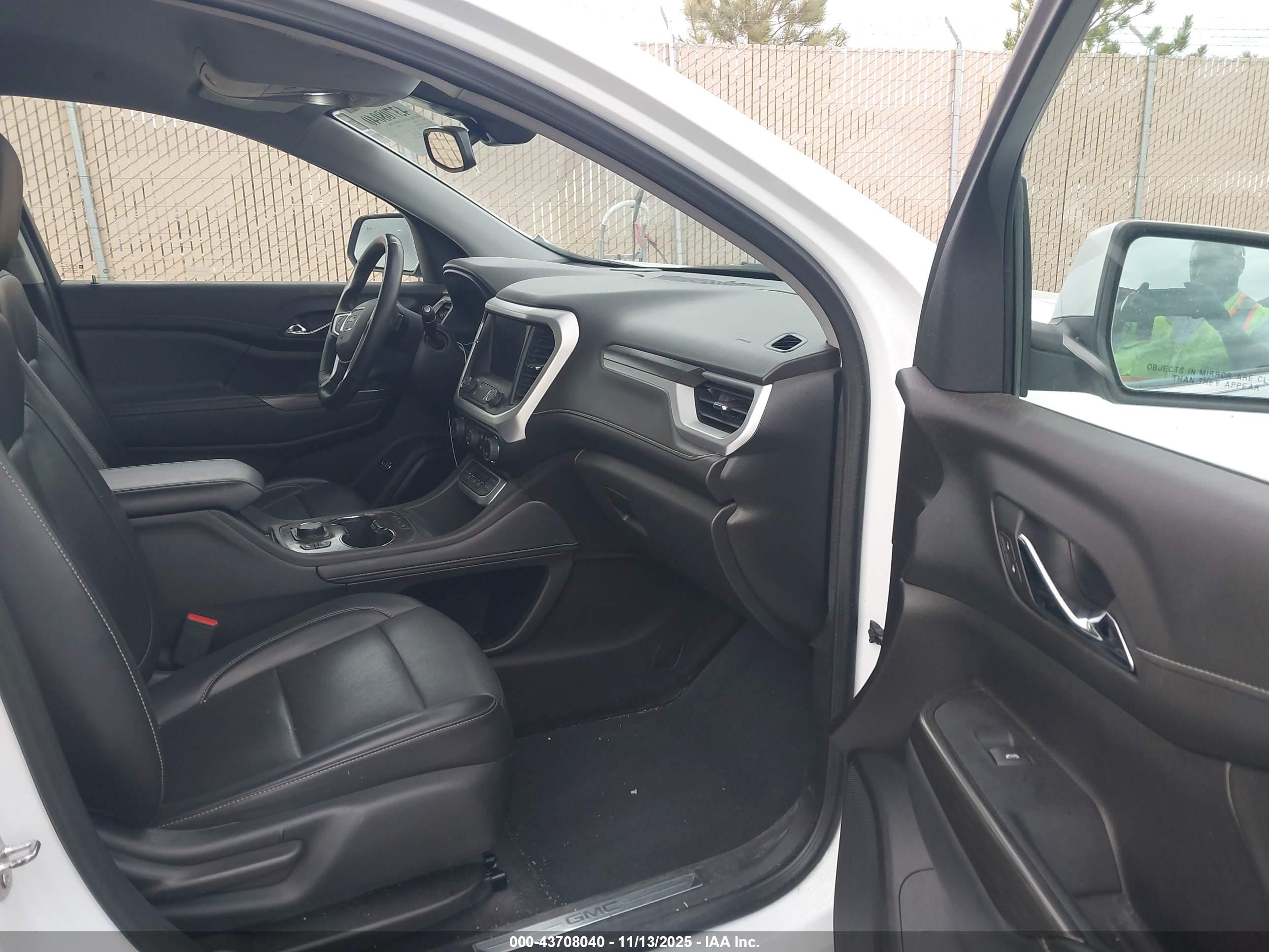 GMC ACADIA image 5