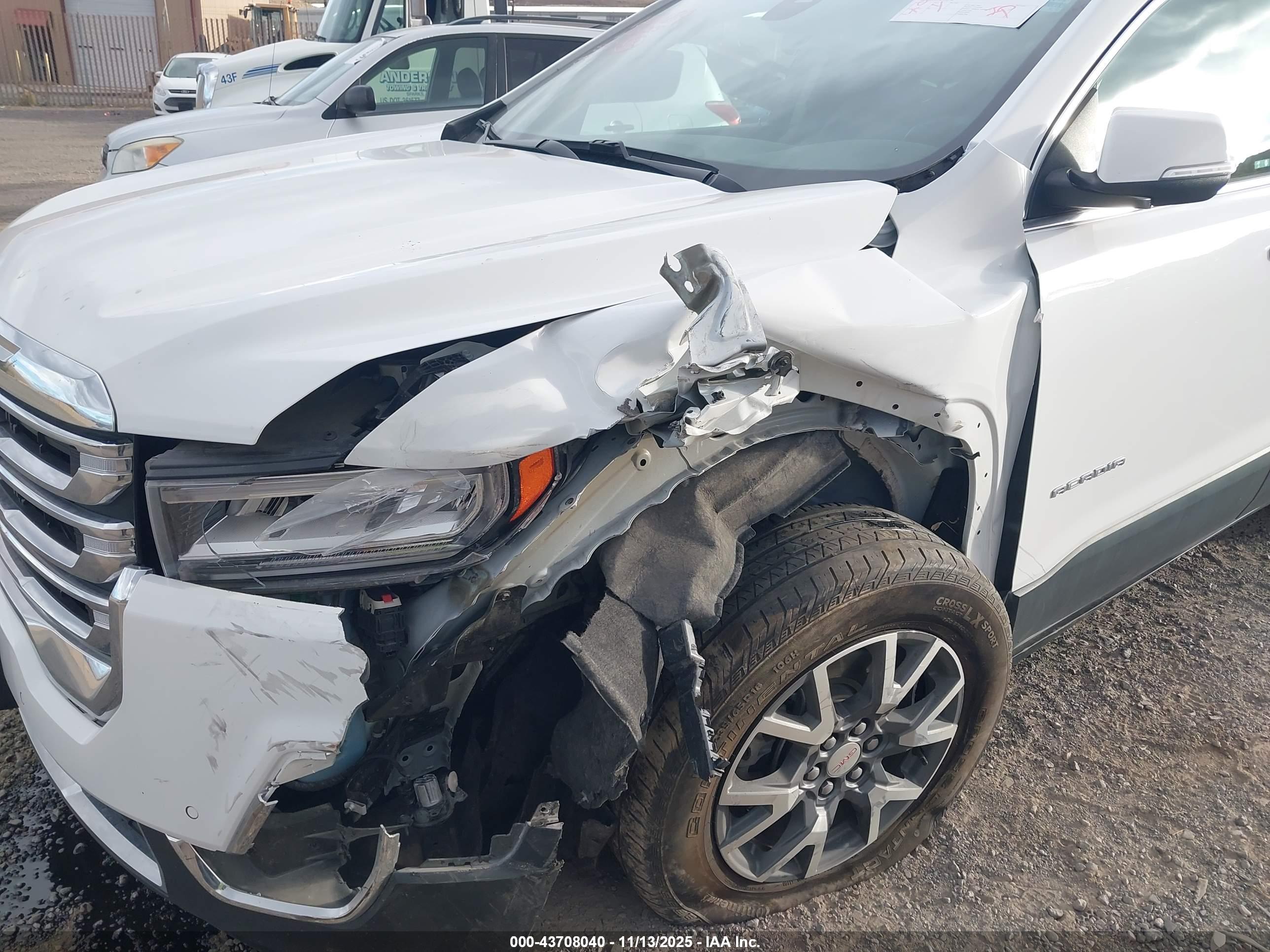 GMC ACADIA image 6
