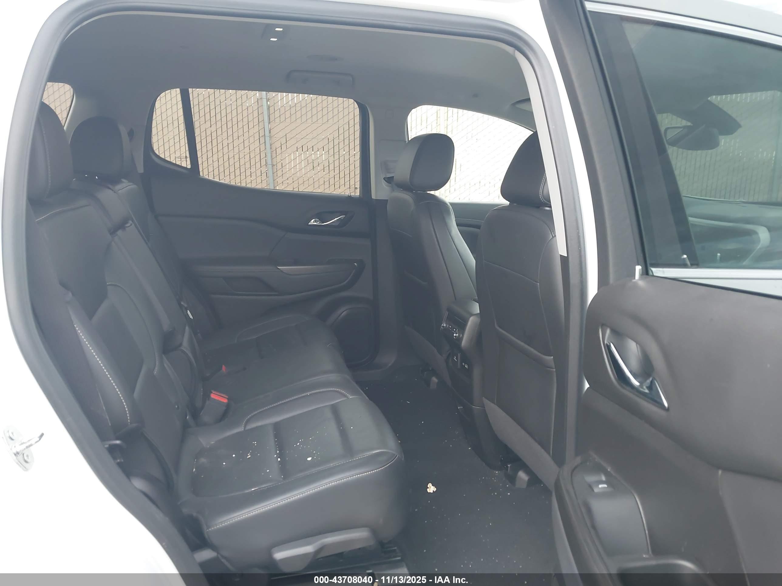 GMC ACADIA image 8