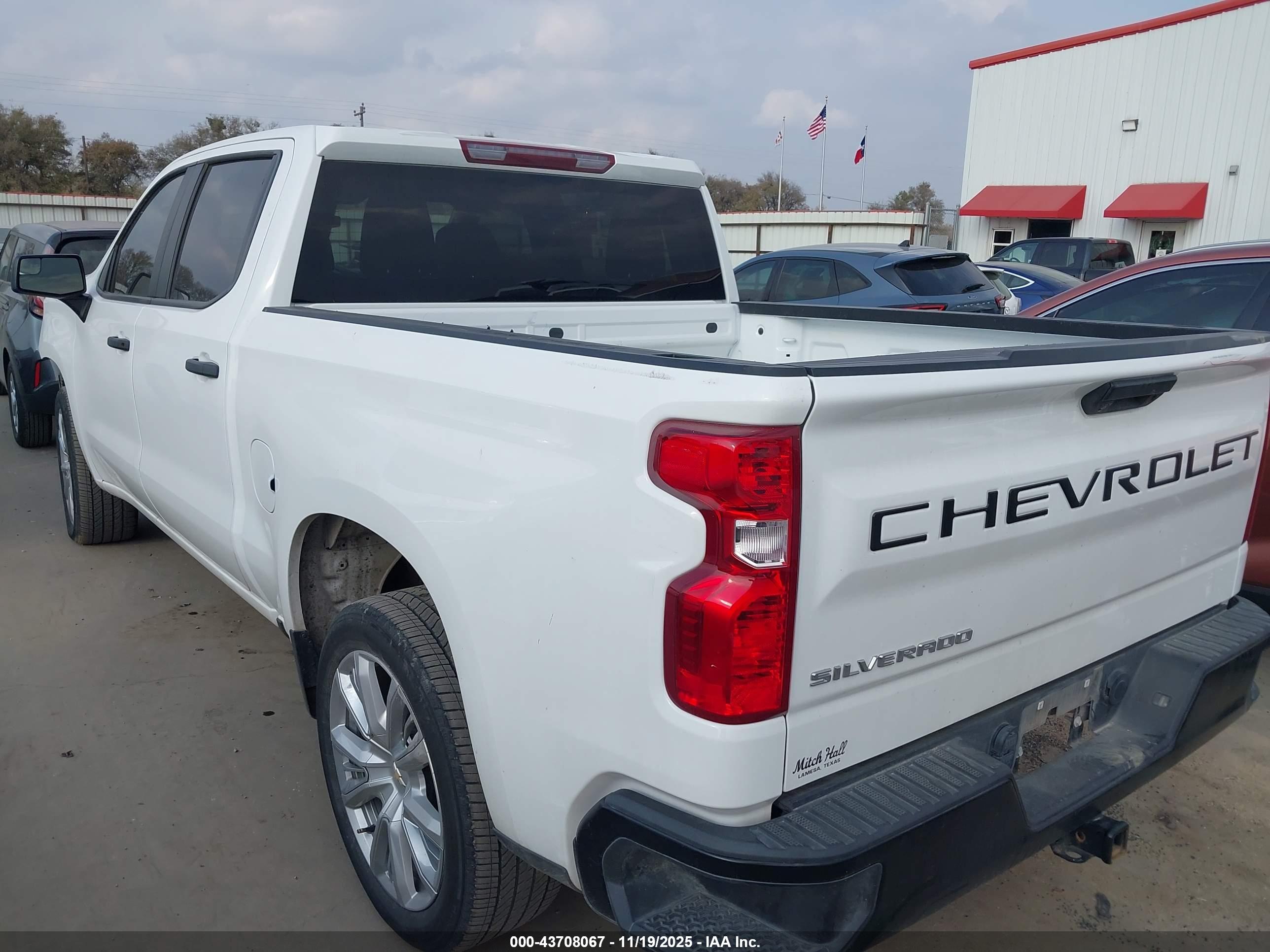 CHEVROLET SILVERADO image 3