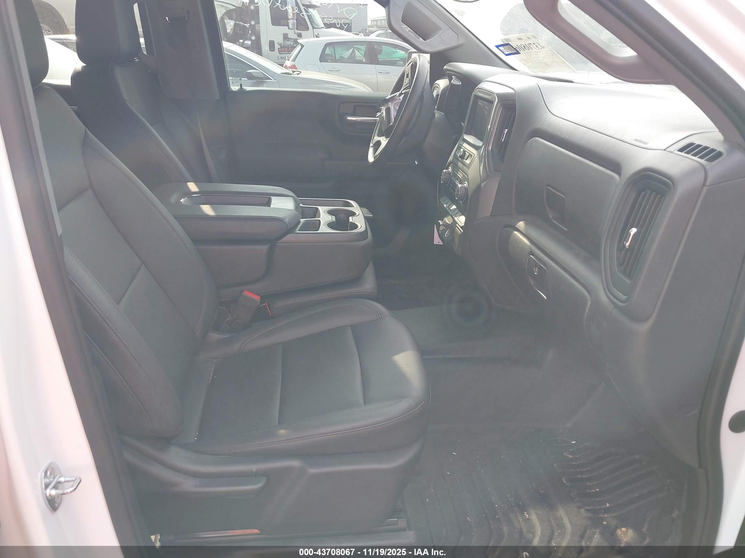 CHEVROLET SILVERADO image 5