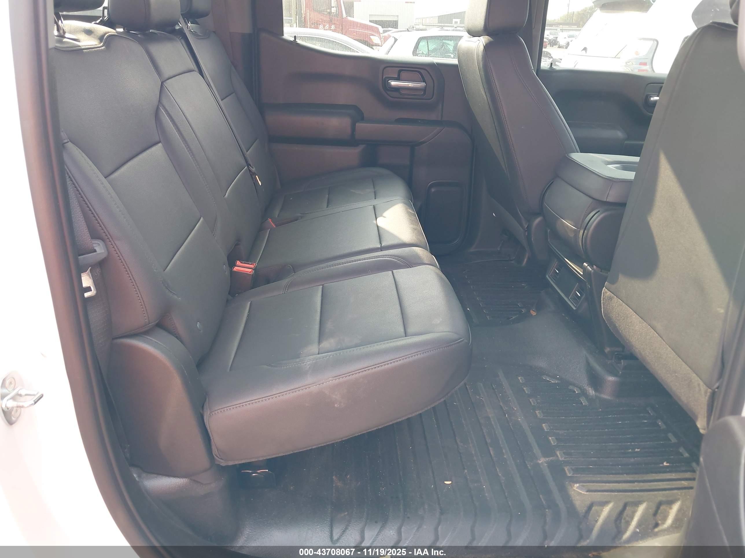 CHEVROLET SILVERADO image 8