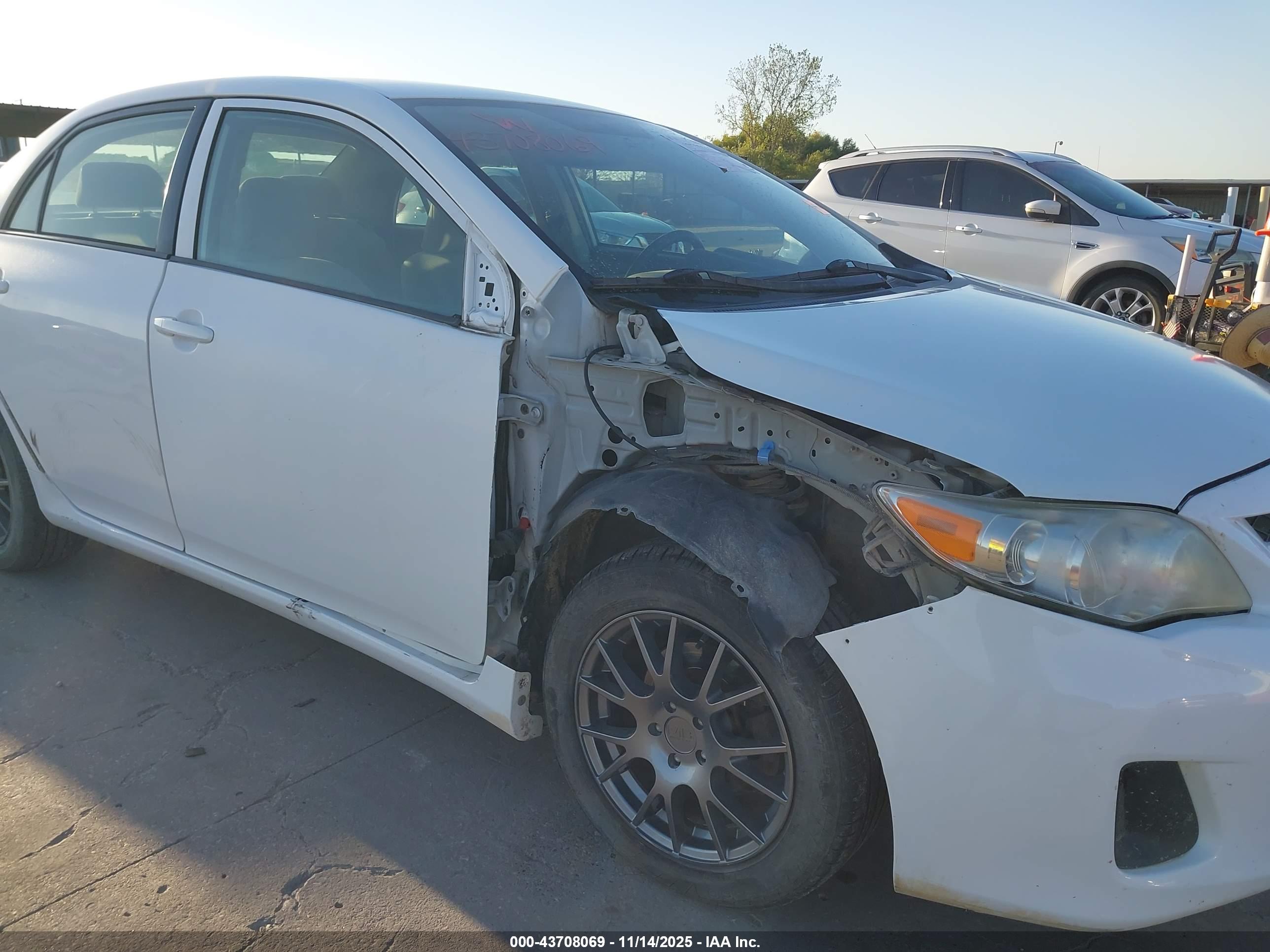 TOYOTA COROLLA image 6