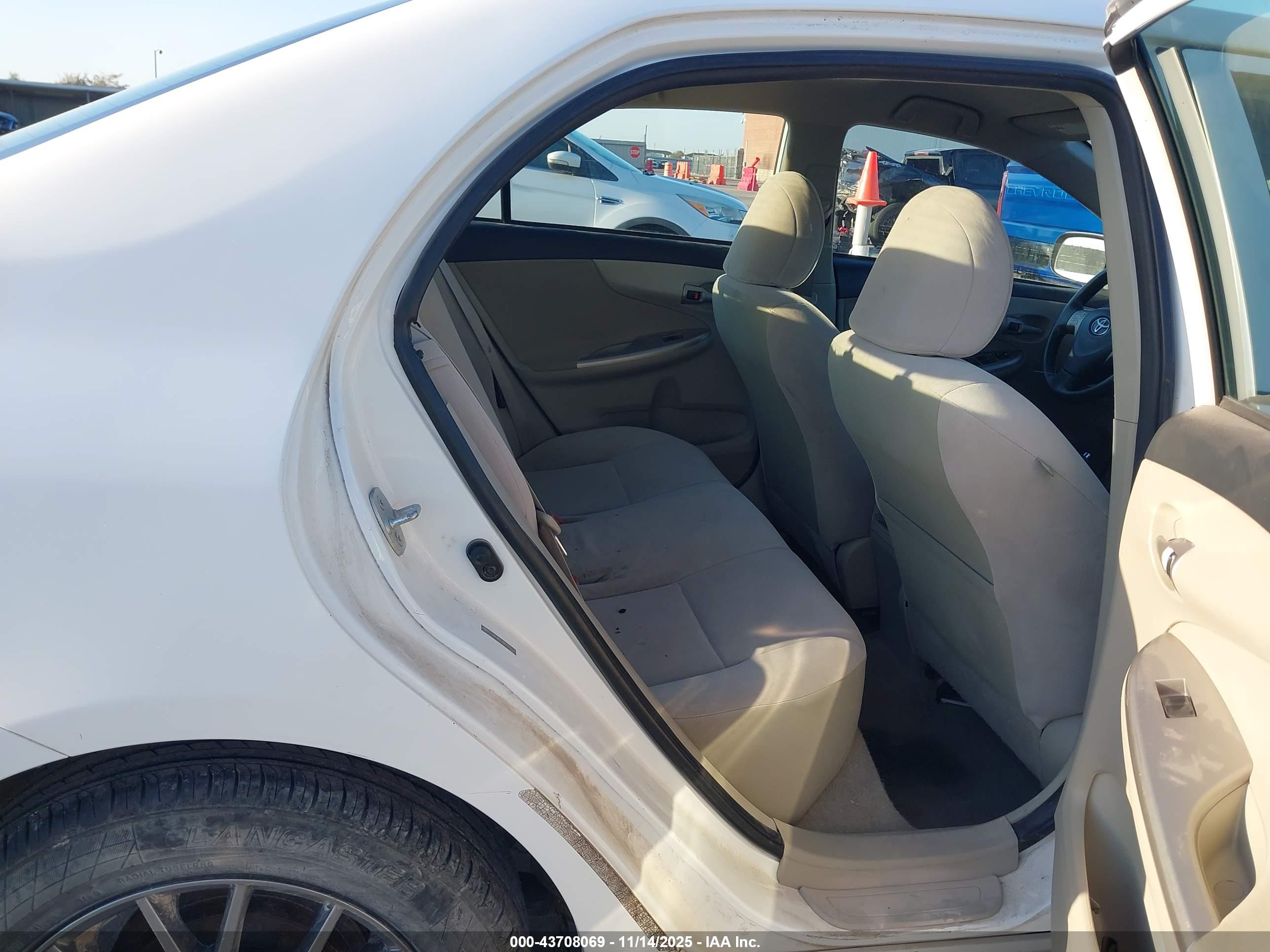 TOYOTA COROLLA image 8