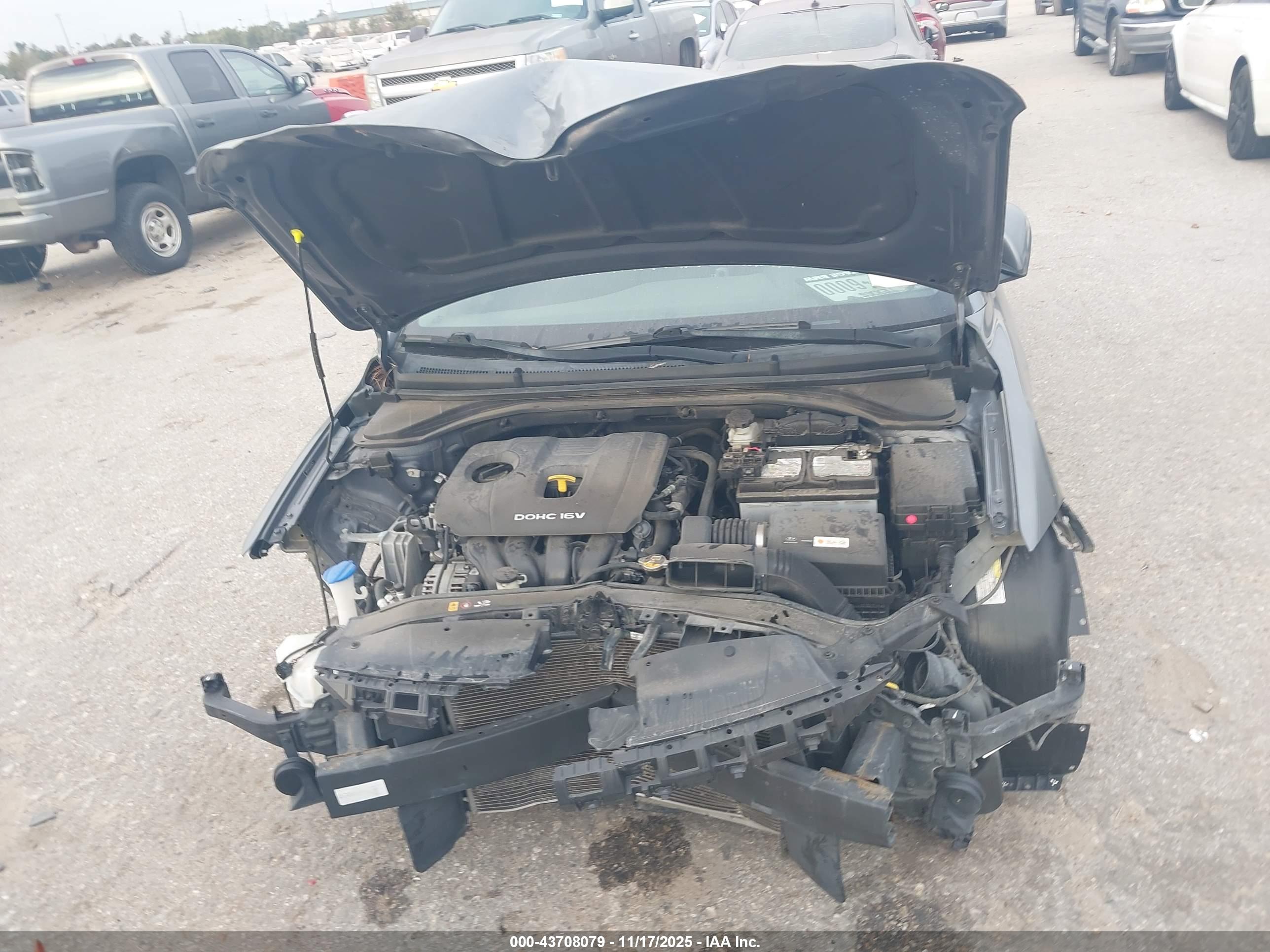 HYUNDAI ELANTRA image 10