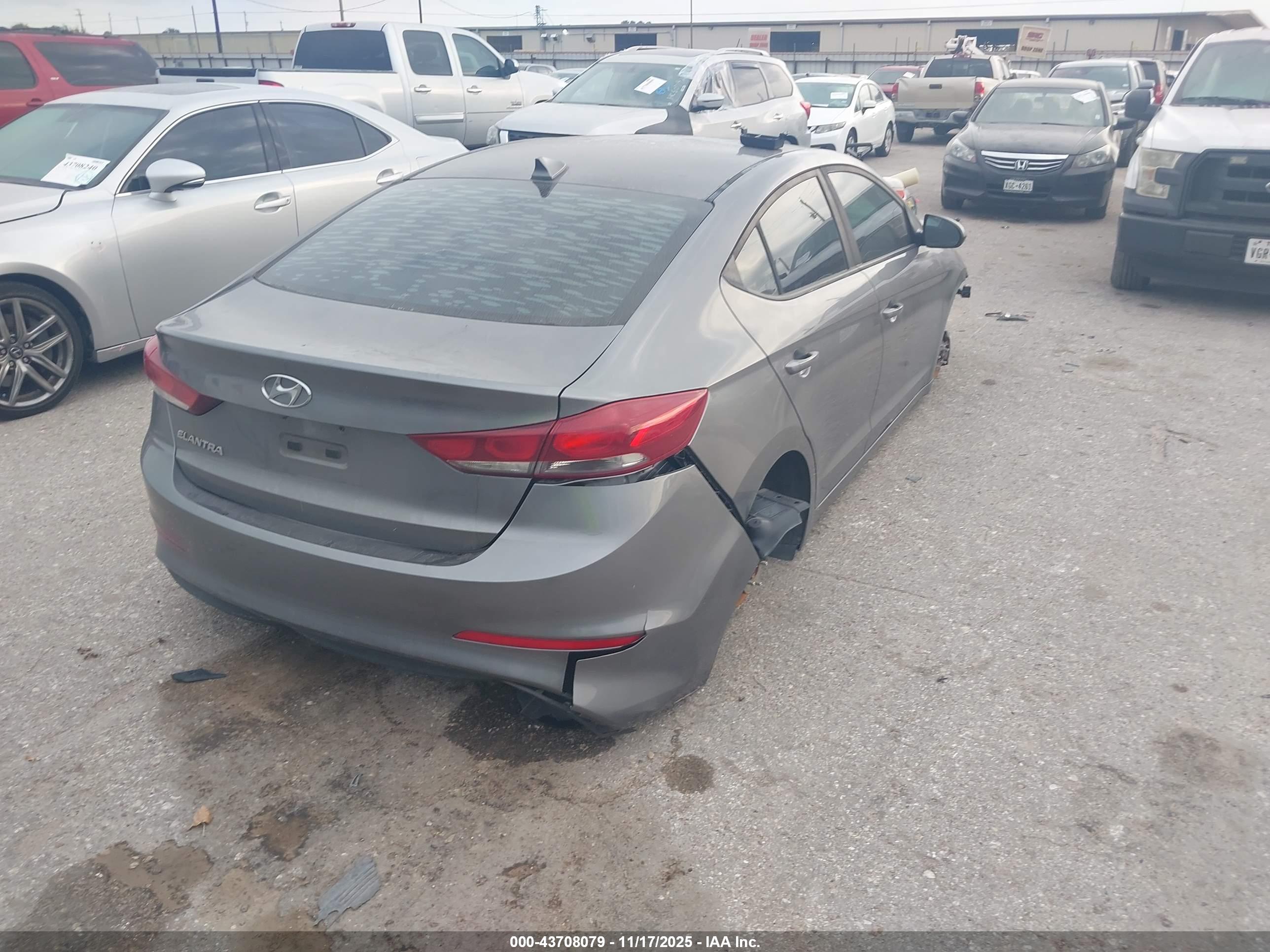 HYUNDAI ELANTRA image 4