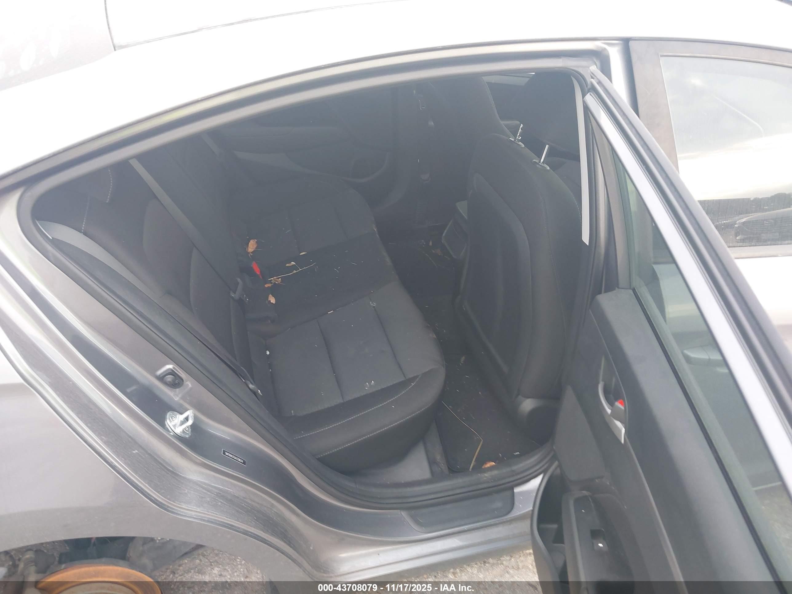 HYUNDAI ELANTRA image 8