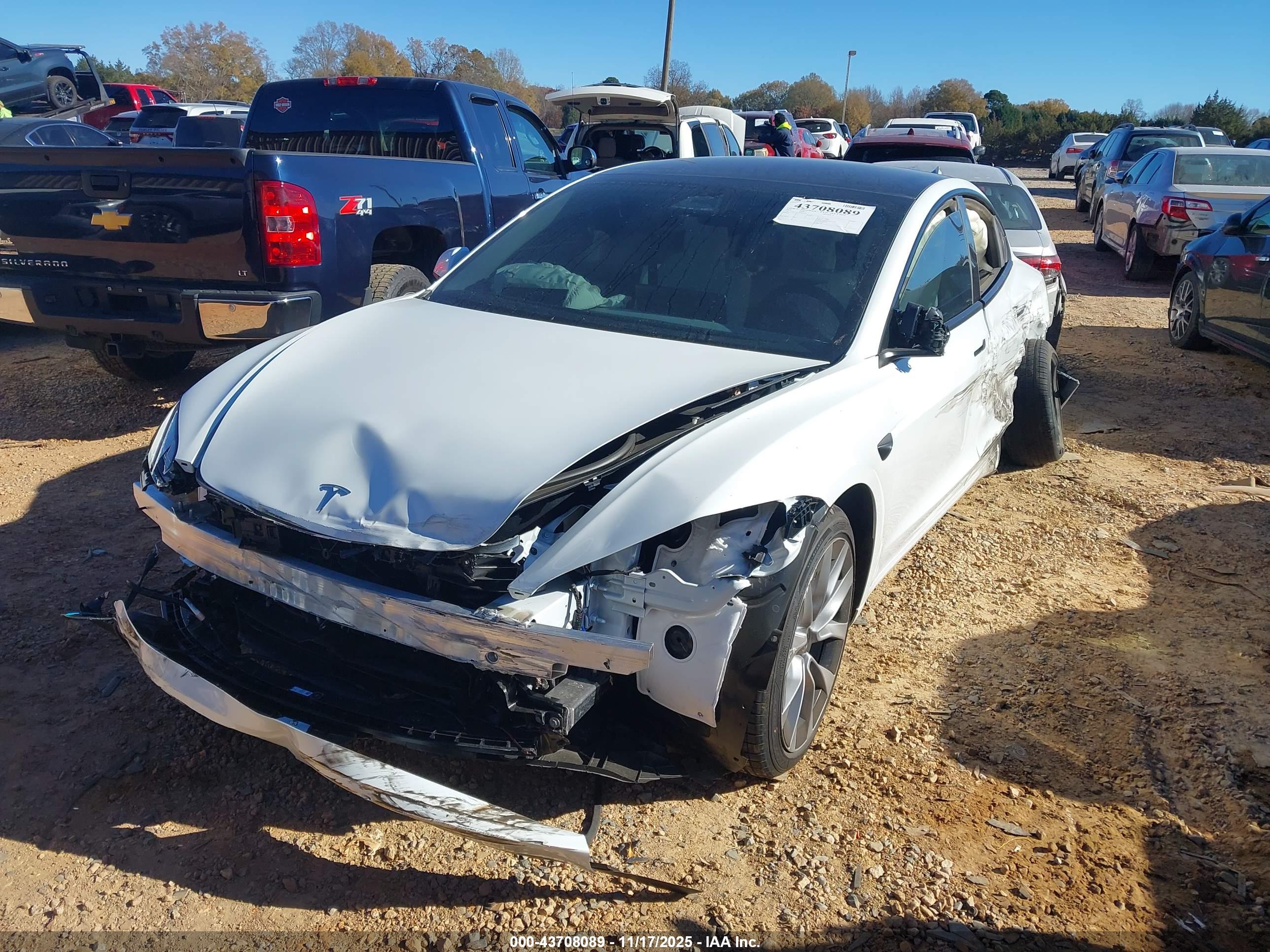TESLA MODEL image 2