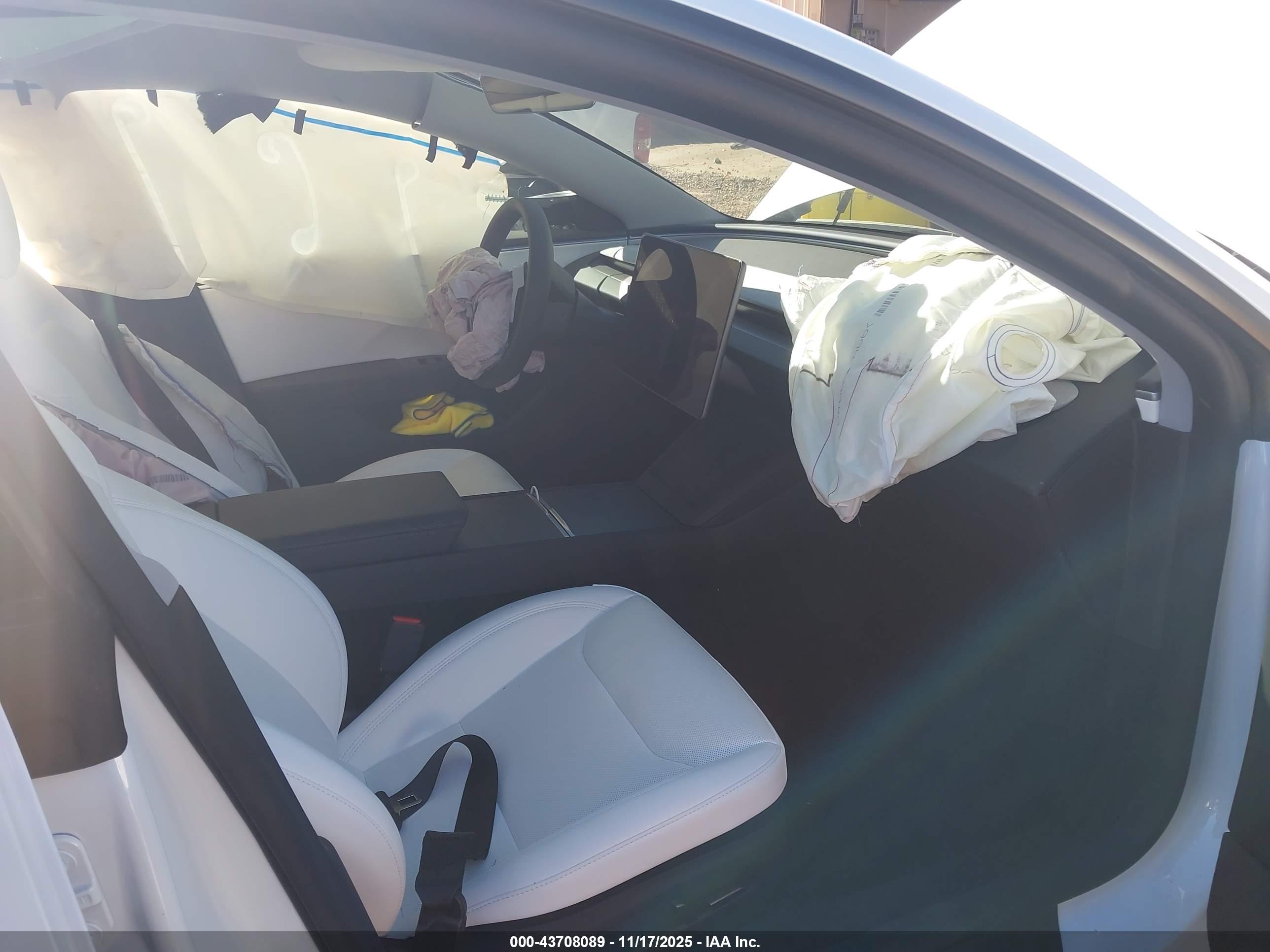 TESLA MODEL image 5