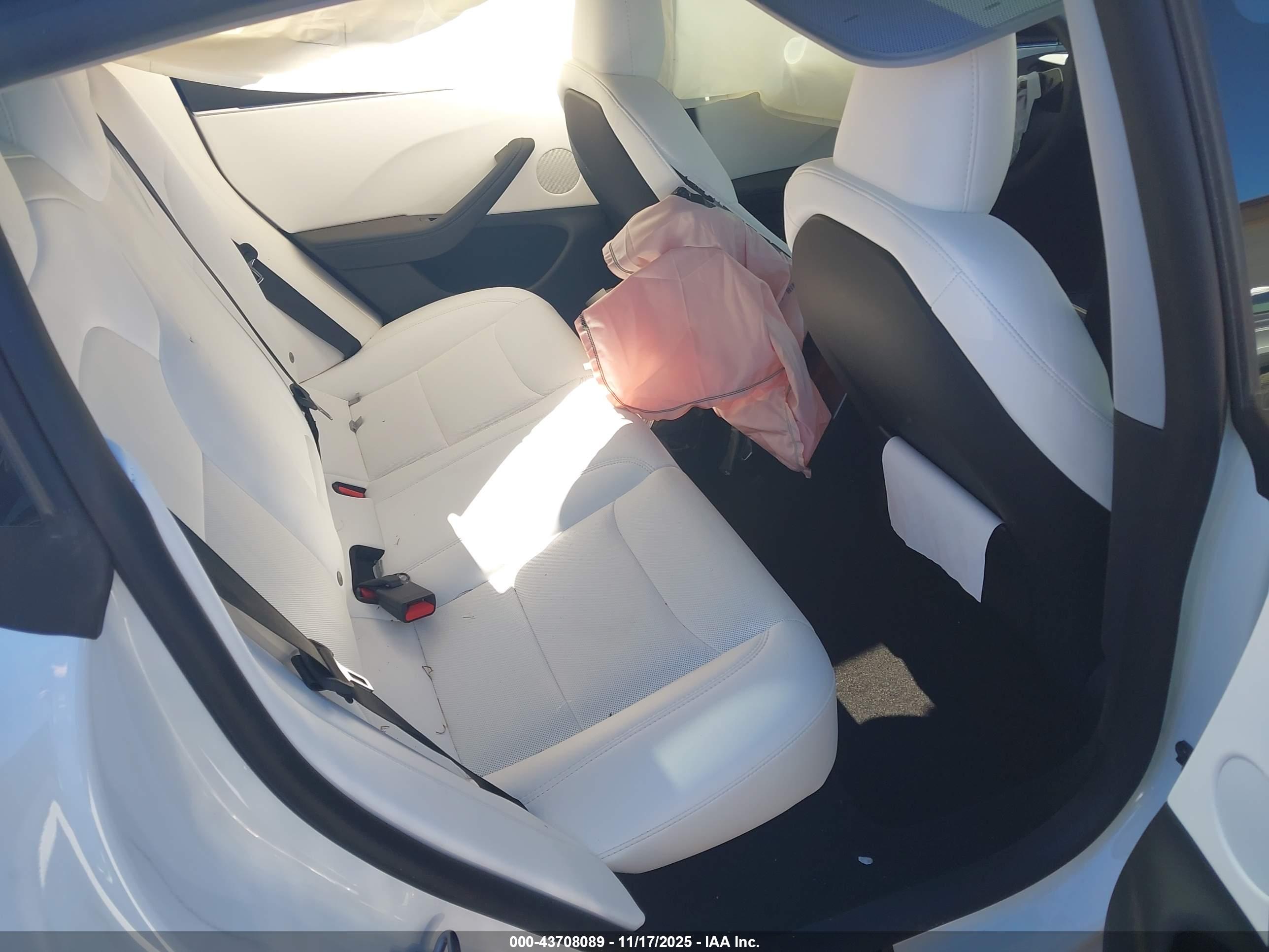 TESLA MODEL image 8
