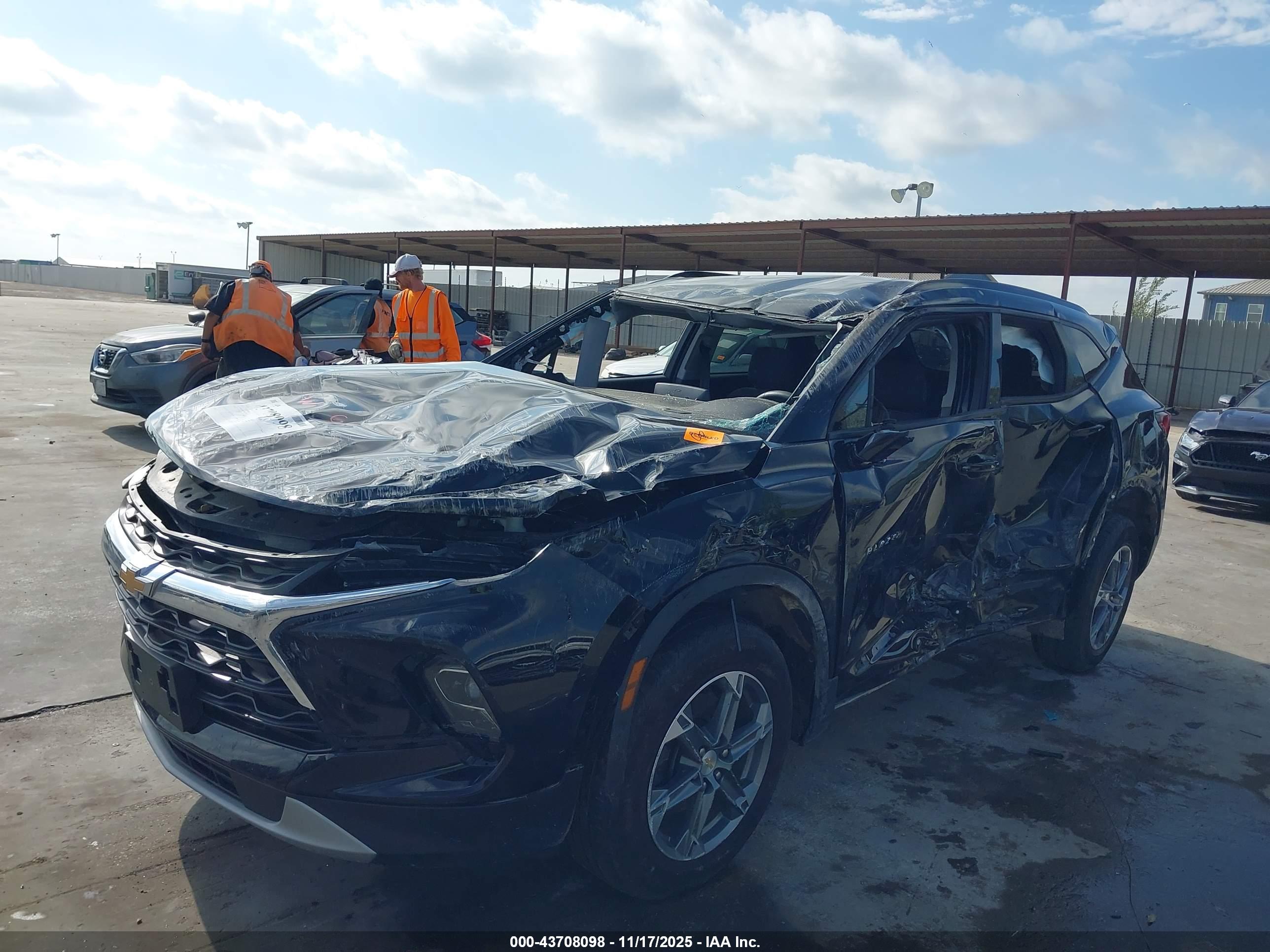 CHEVROLET BLAZER image 2