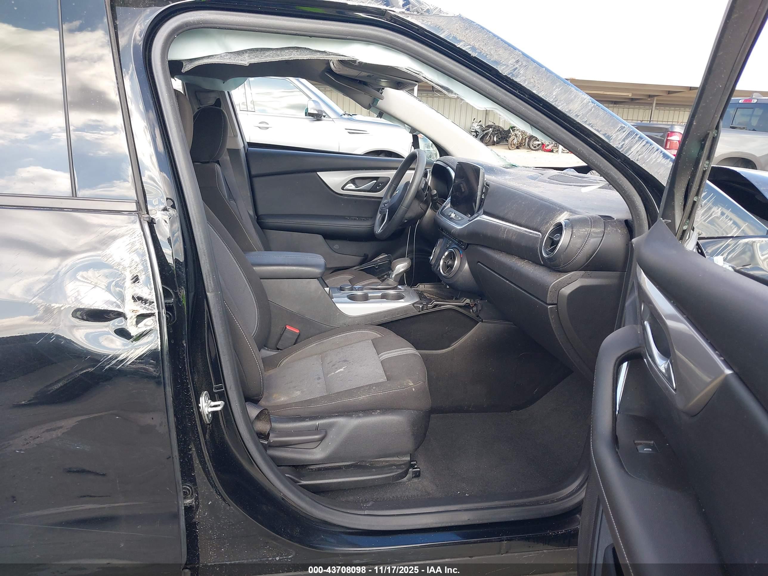 CHEVROLET BLAZER image 5