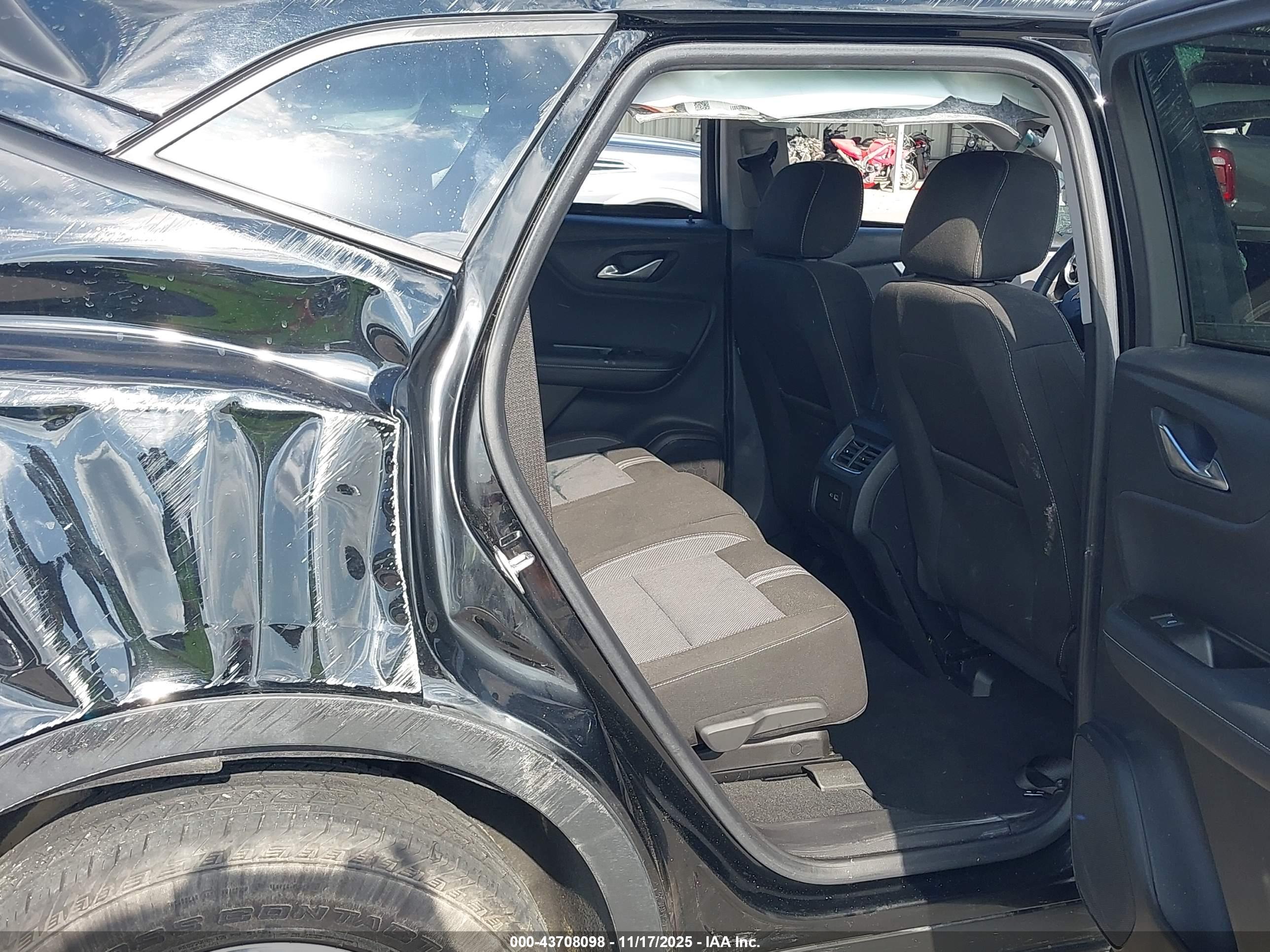 CHEVROLET BLAZER image 8
