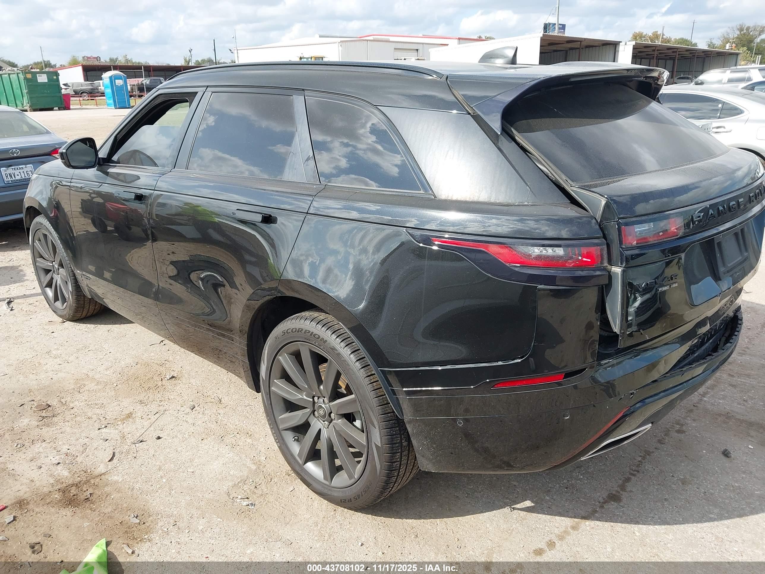 LAND ROVER image 3