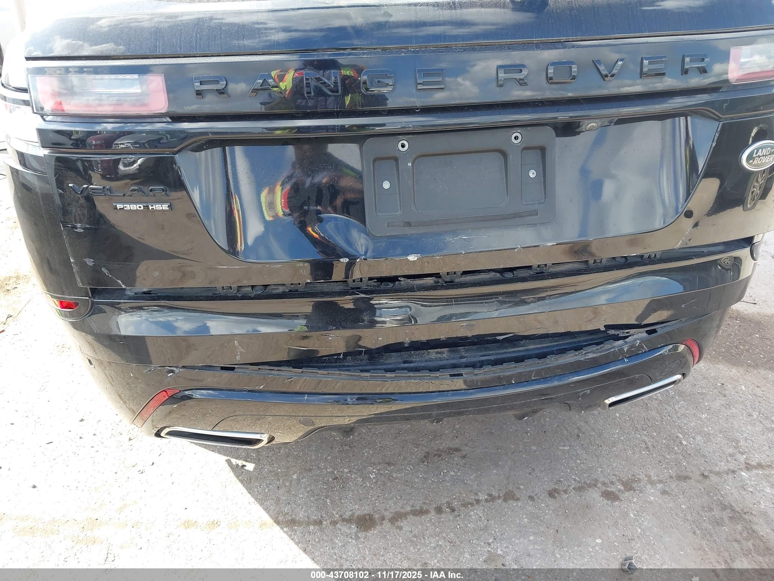 LAND ROVER image 6
