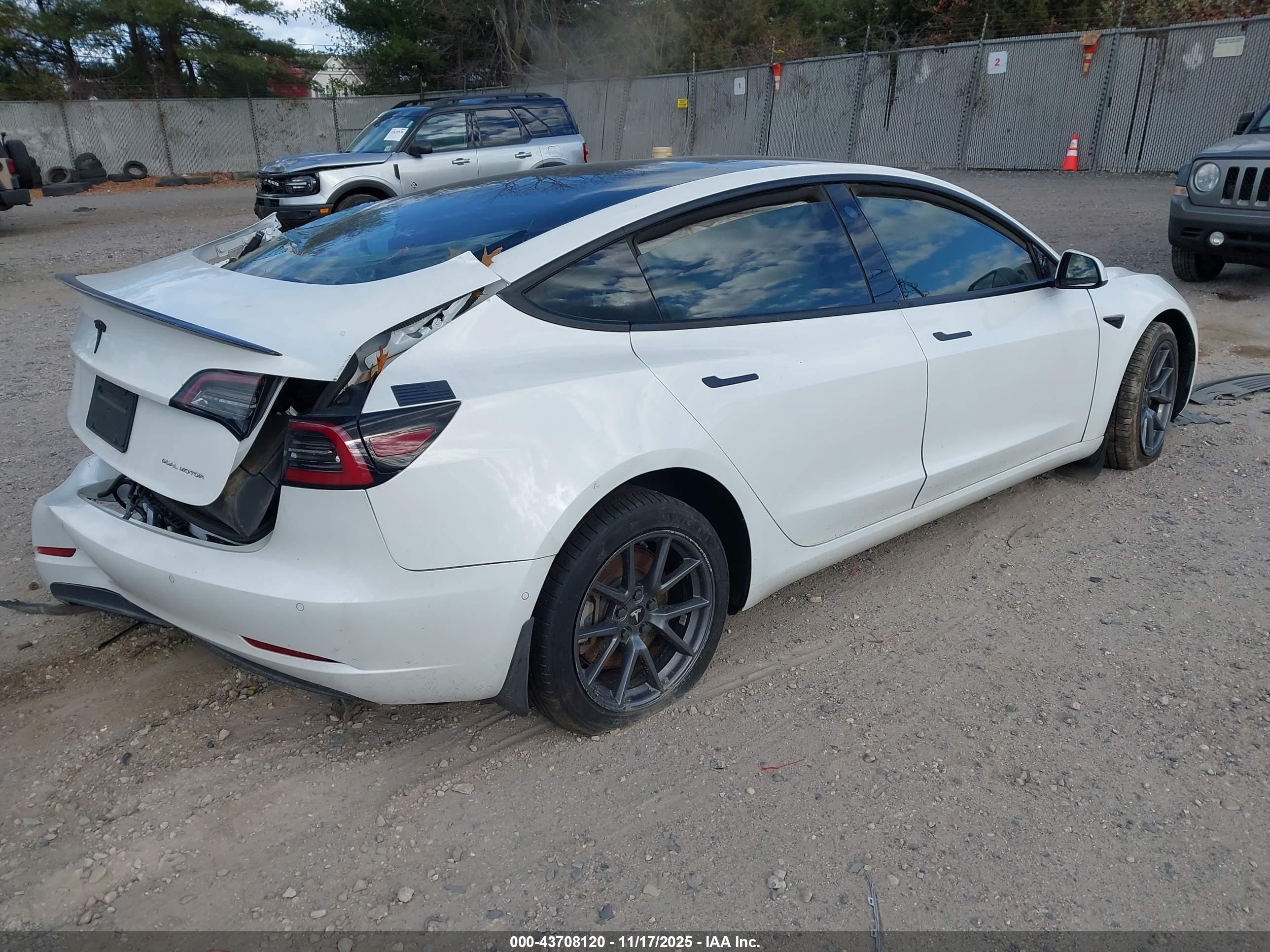 TESLA MODEL image 4