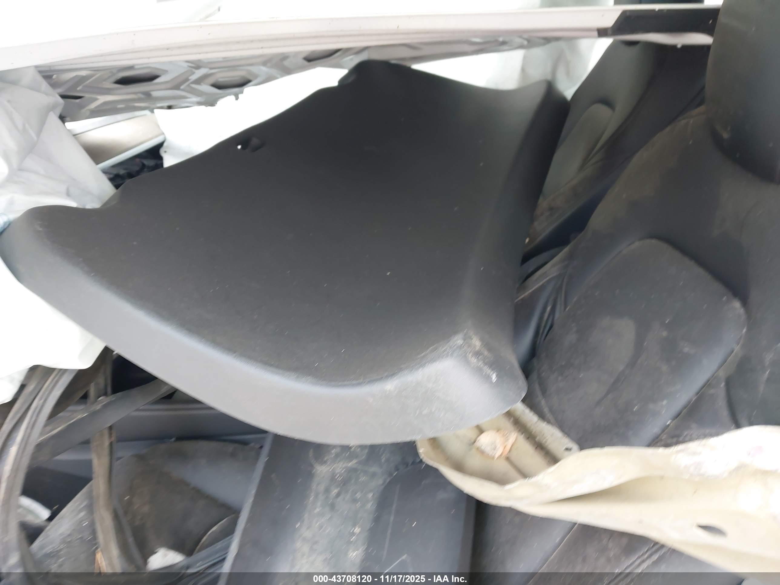 TESLA MODEL image 5