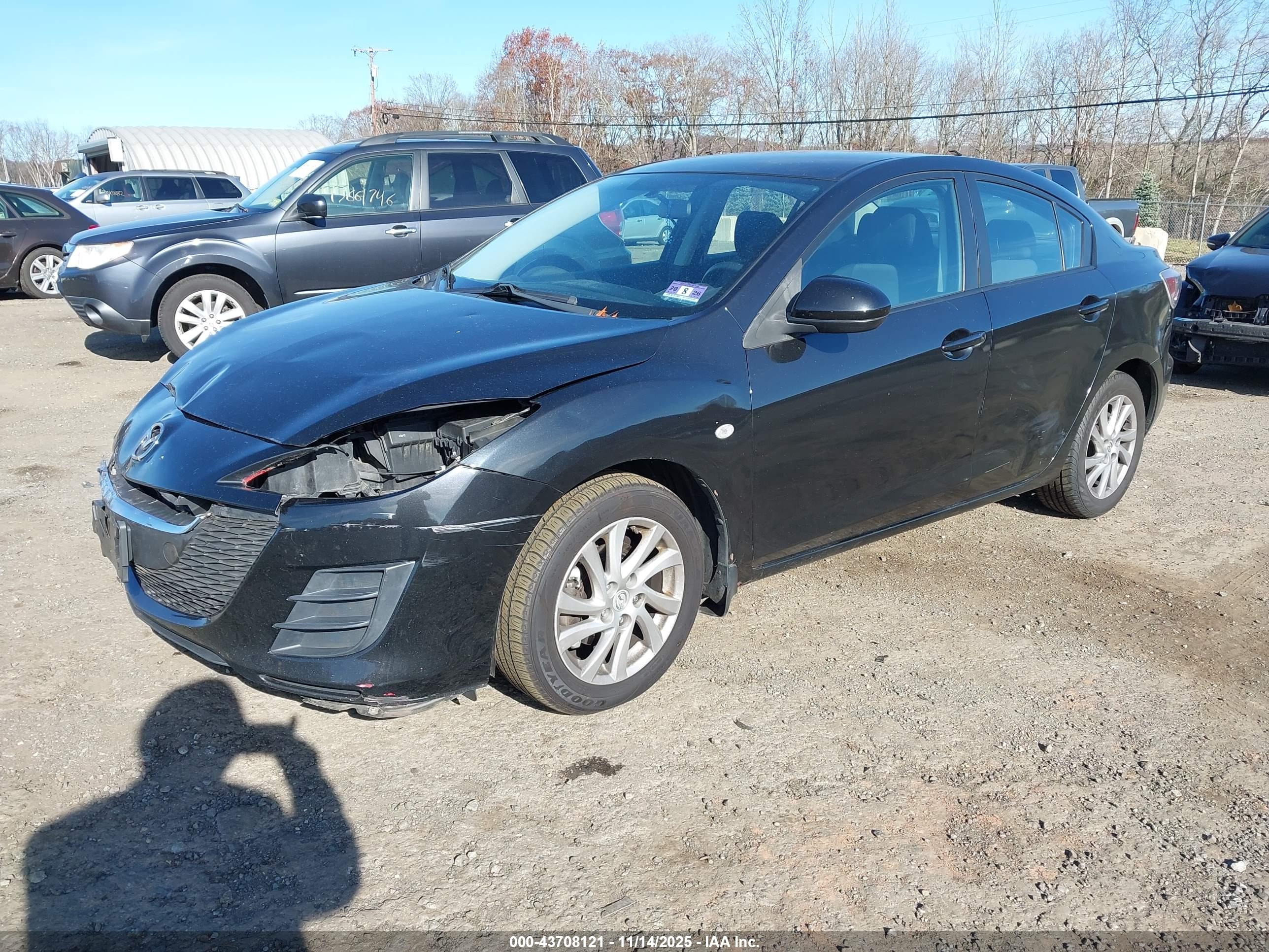 MAZDA MAZDA3 image 2
