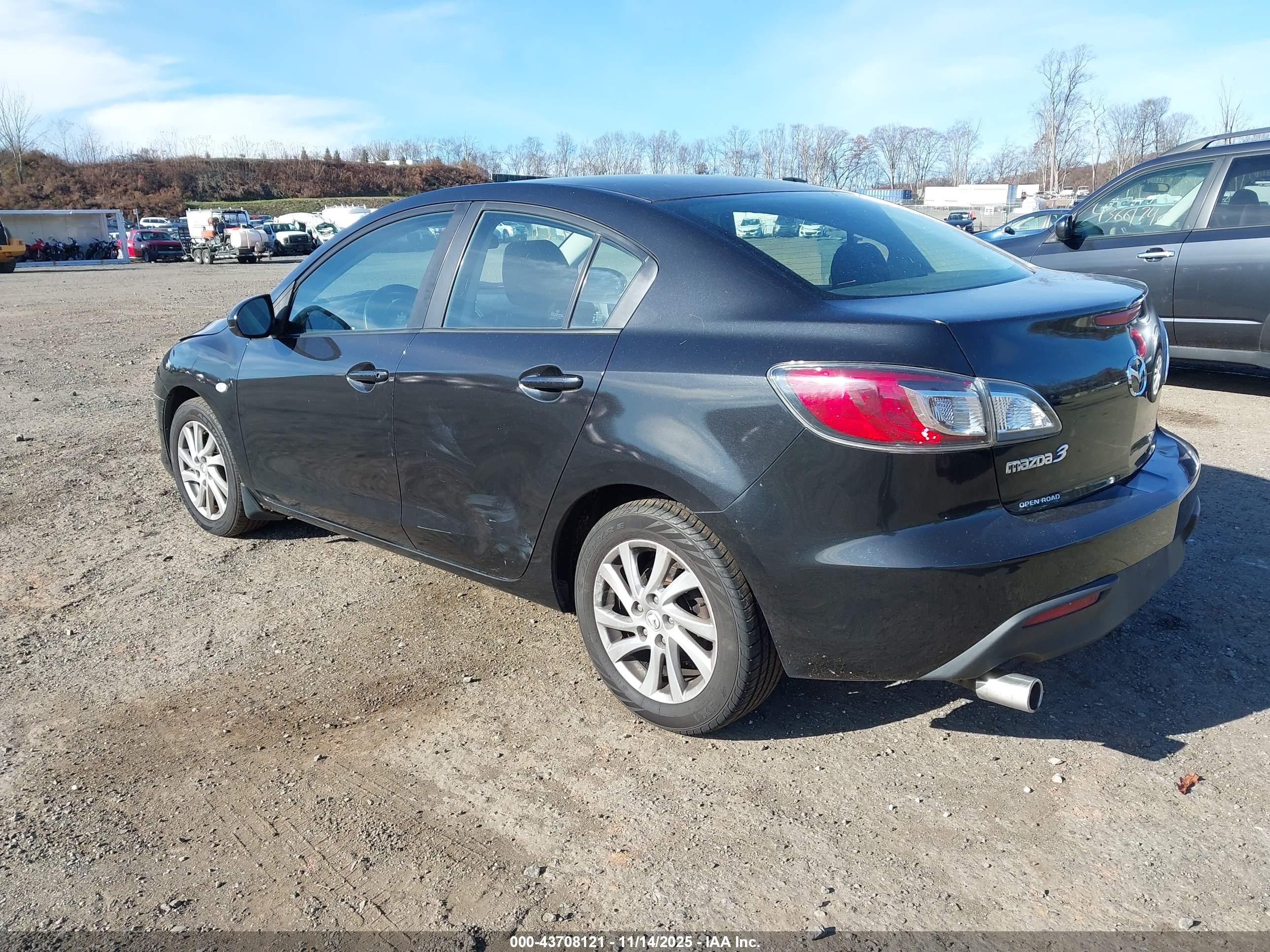 MAZDA MAZDA3 image 3