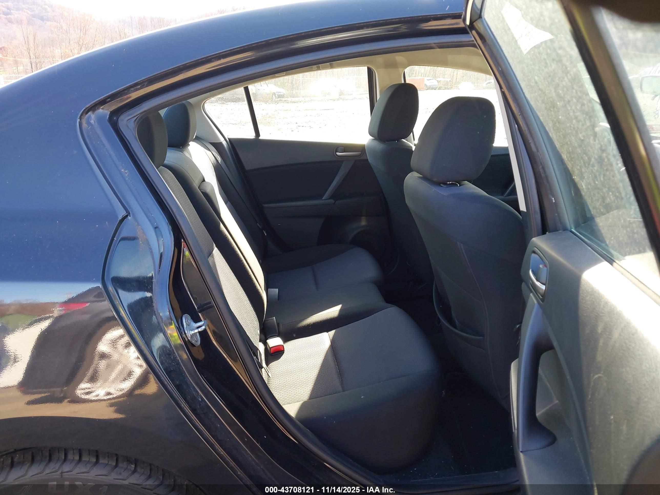 MAZDA MAZDA3 image 8