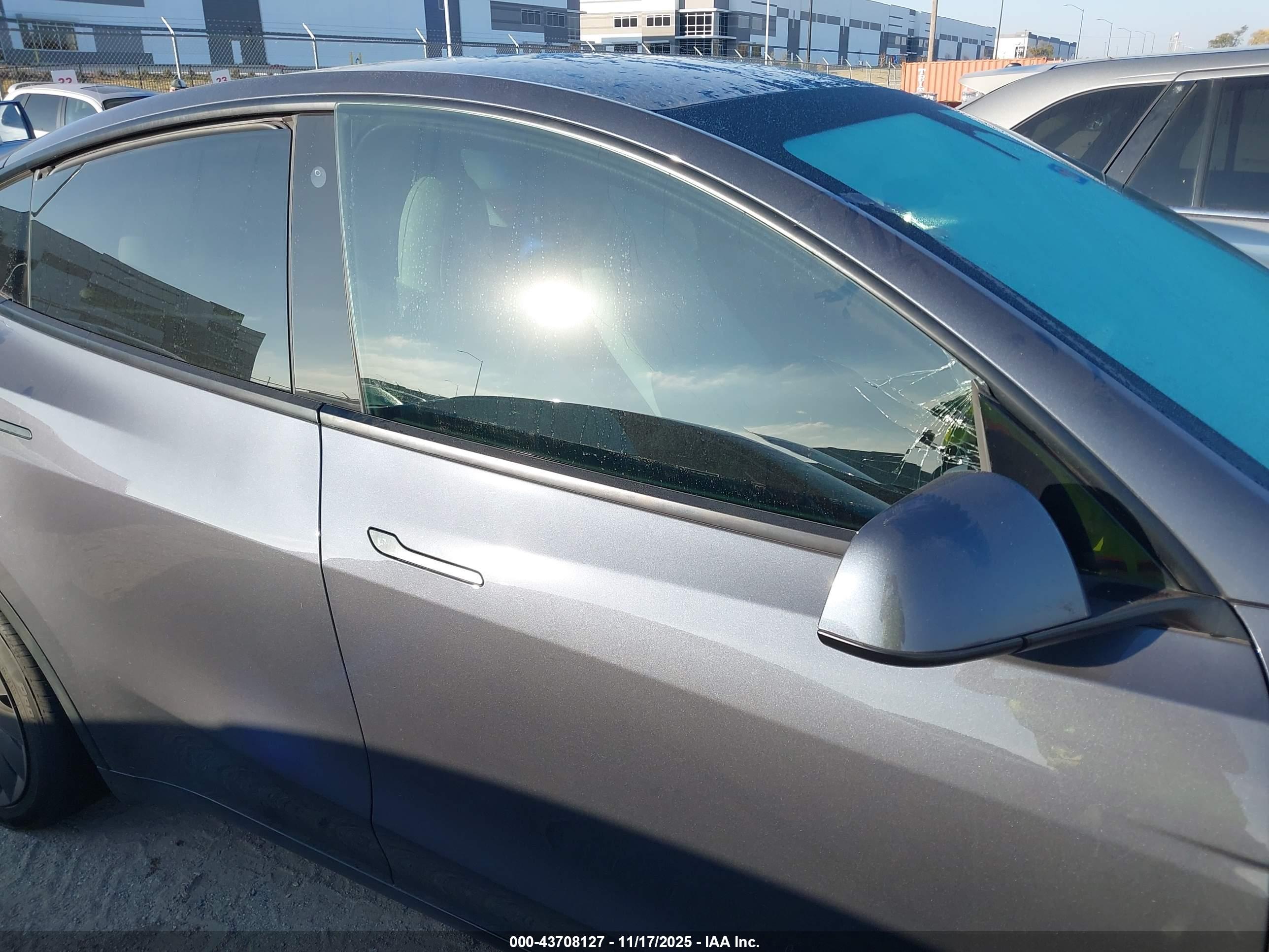 TESLA MODEL image 6