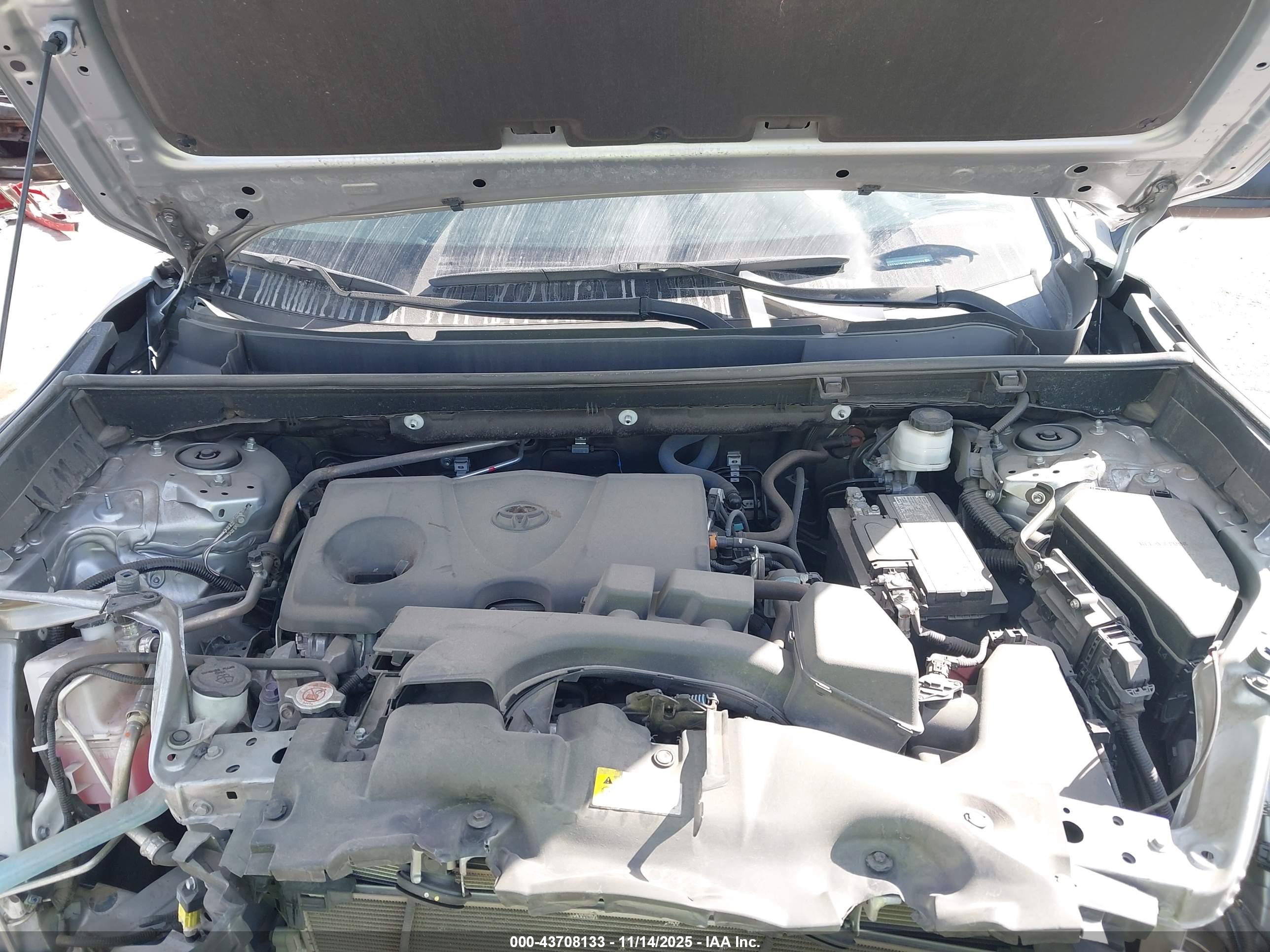 TOYOTA RAV4 image 10