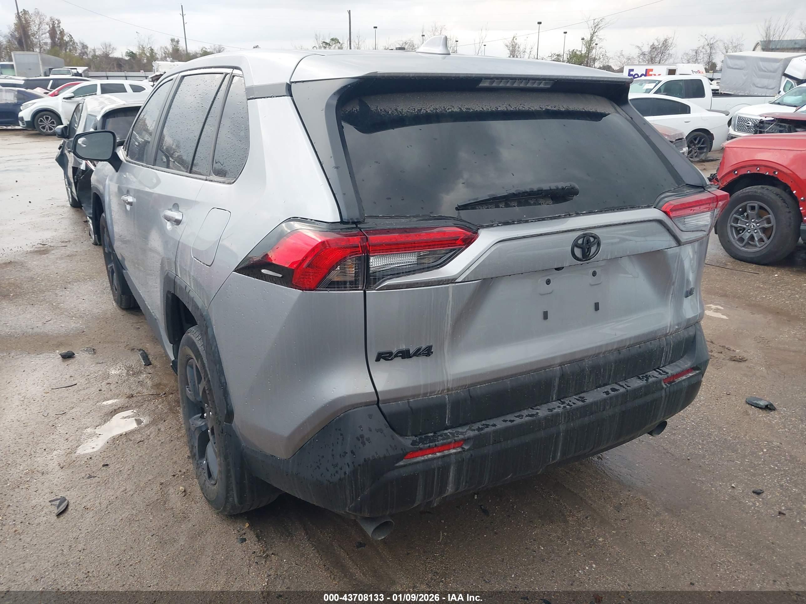 TOYOTA RAV4 image 3