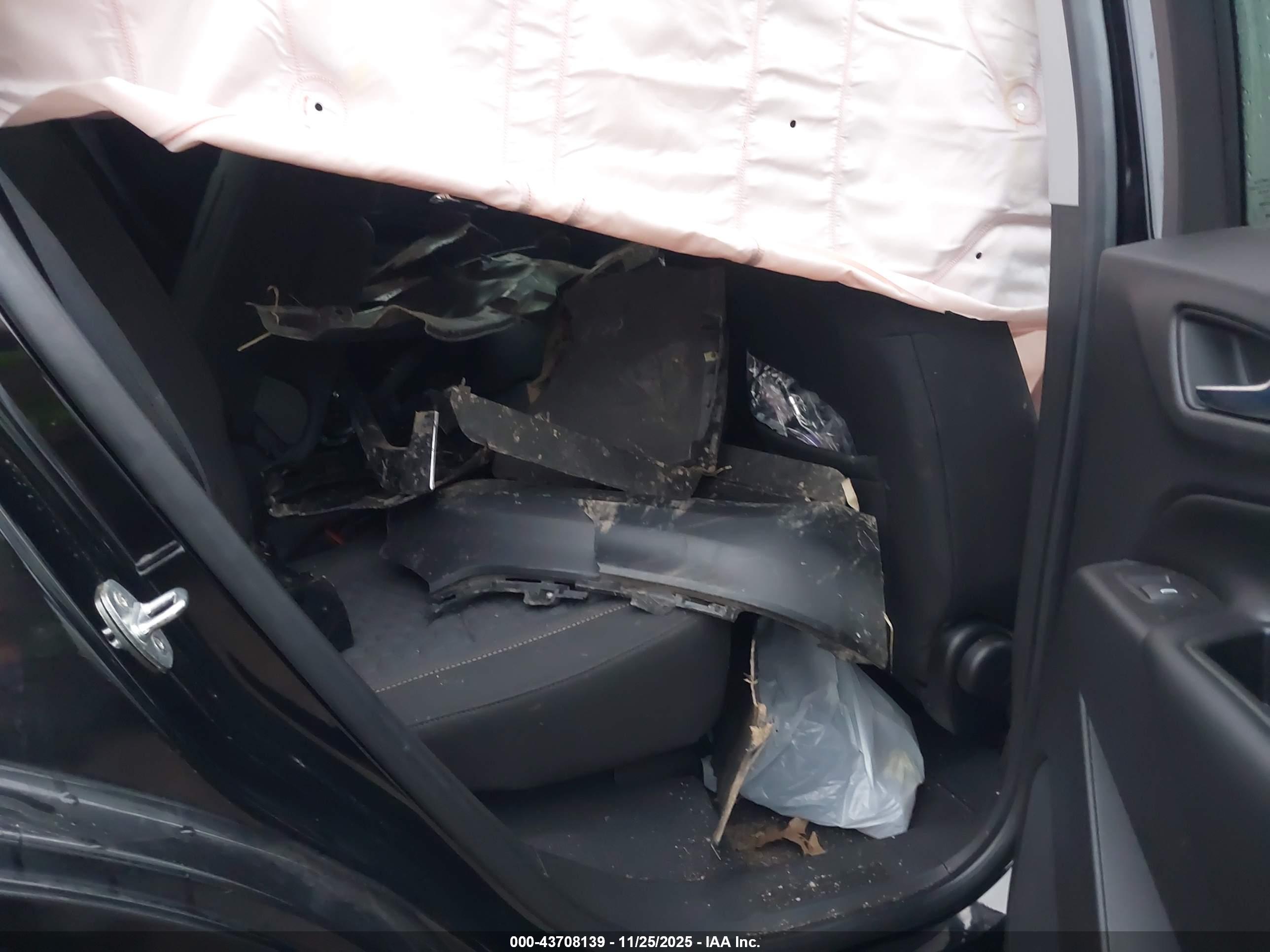 CHEVROLET EQUINOX image 8