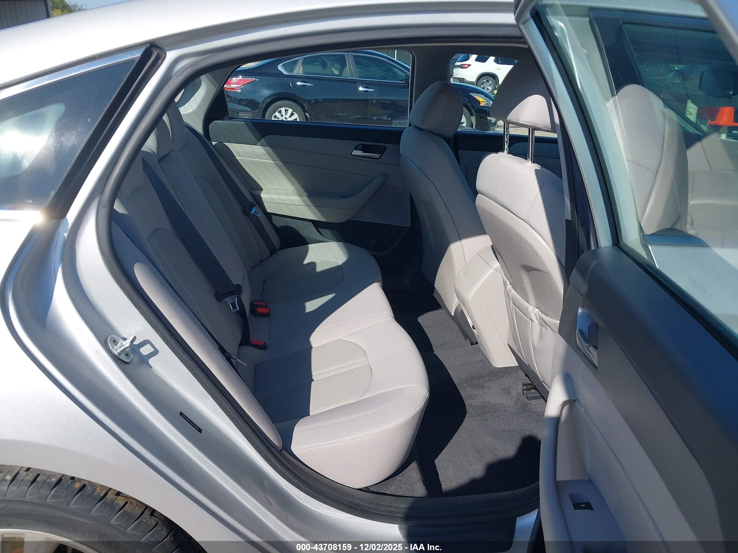 HYUNDAI SONATA image 8