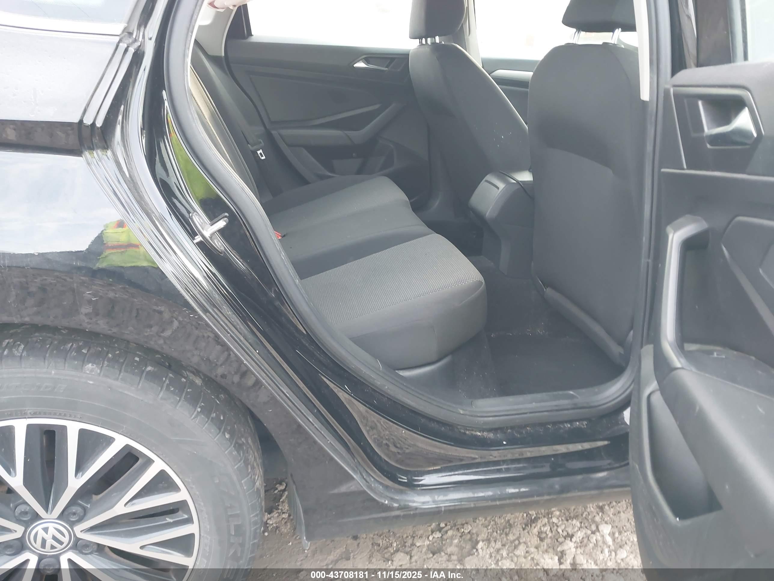 VOLKSWAGEN JETTA image 8