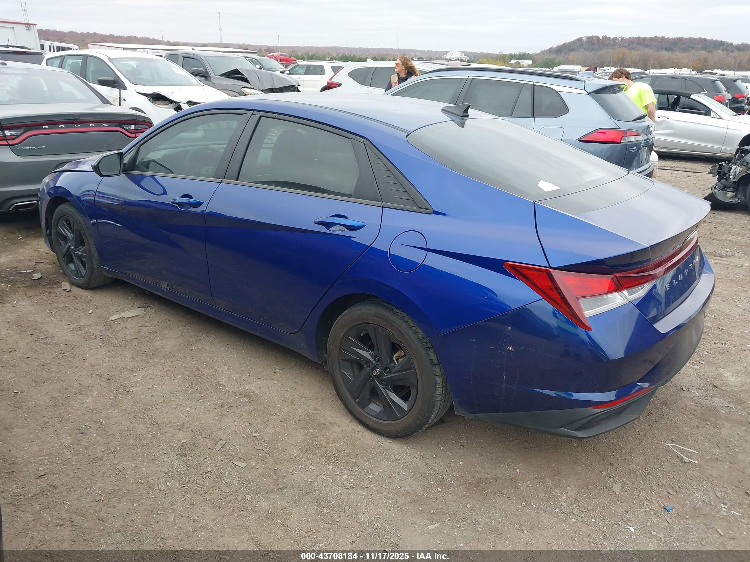 HYUNDAI ELANTRA image 3
