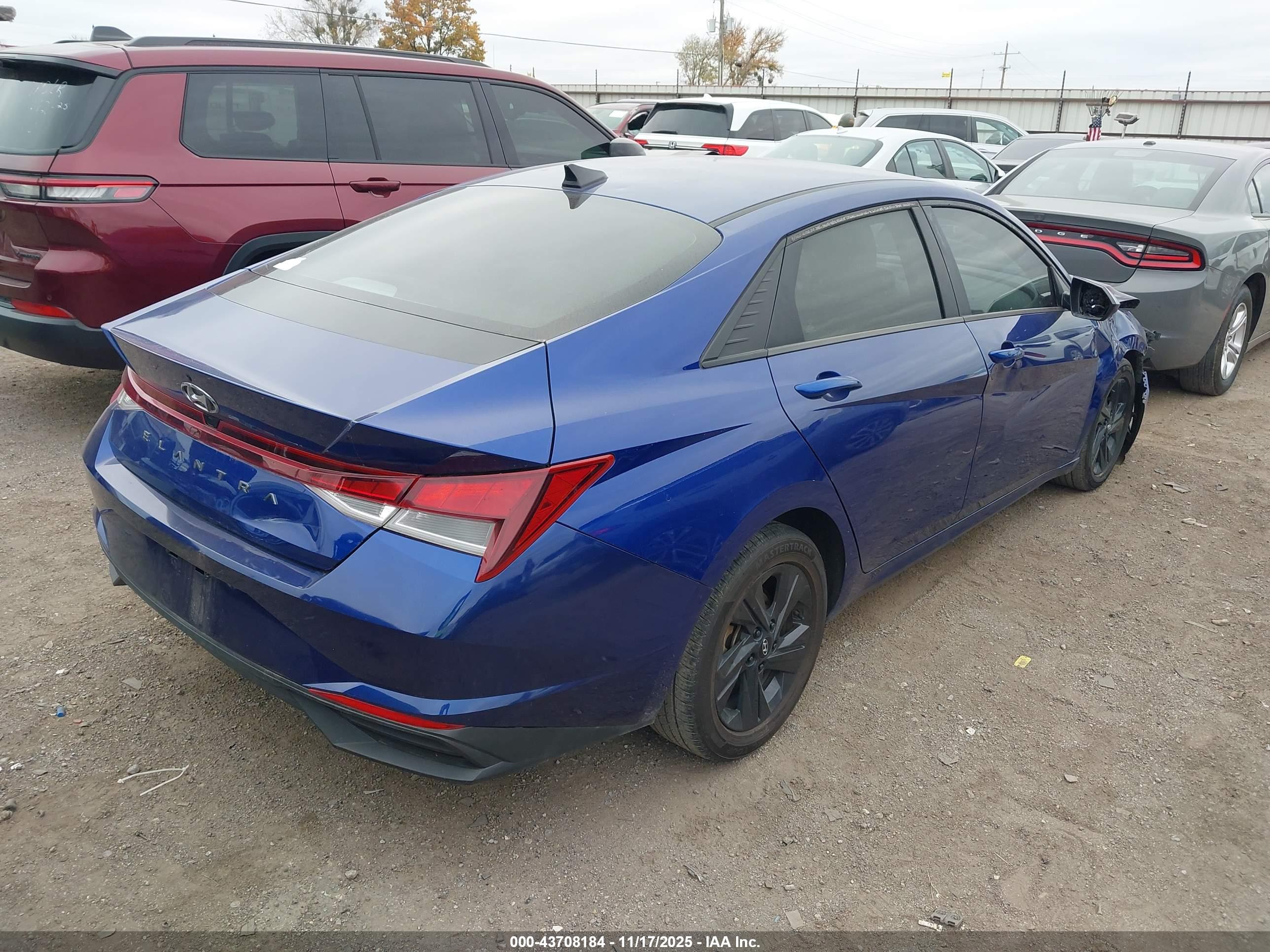 HYUNDAI ELANTRA image 4