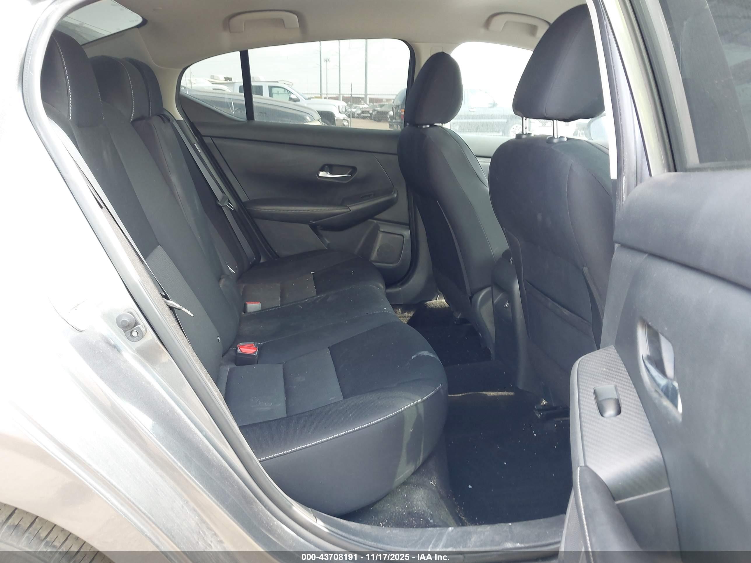 NISSAN SENTRA image 8