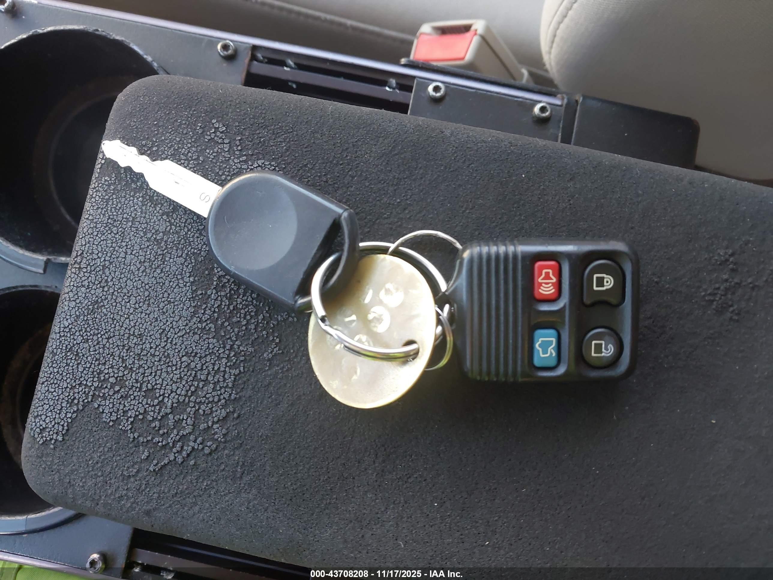 FORD EXPEDITION image 11