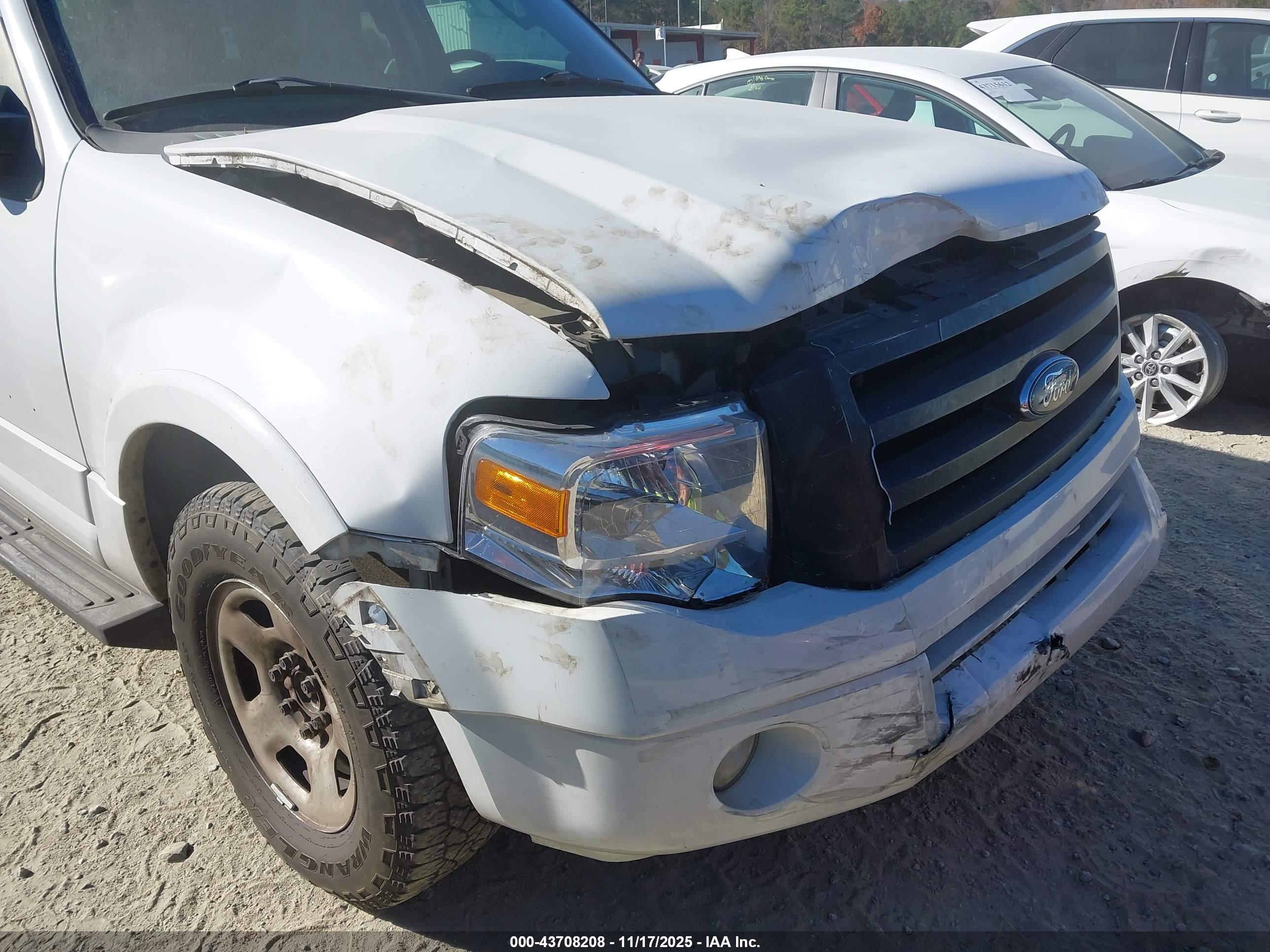 FORD EXPEDITION image 6