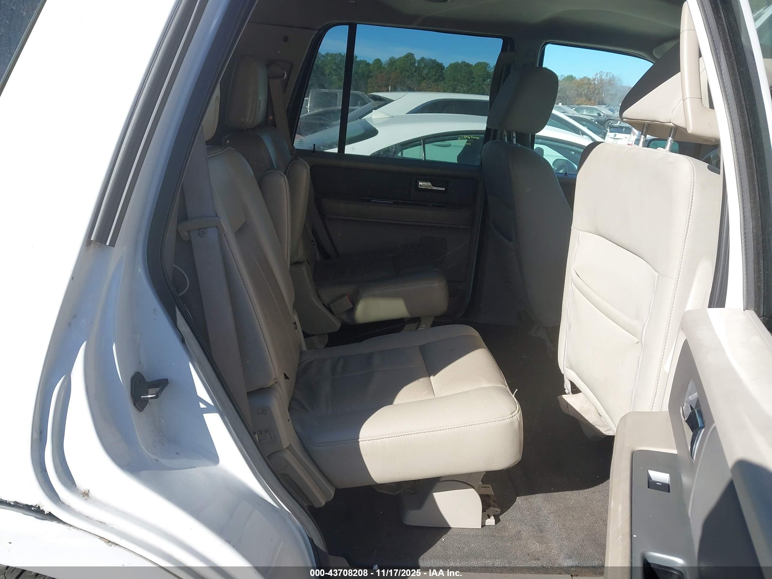 FORD EXPEDITION image 8