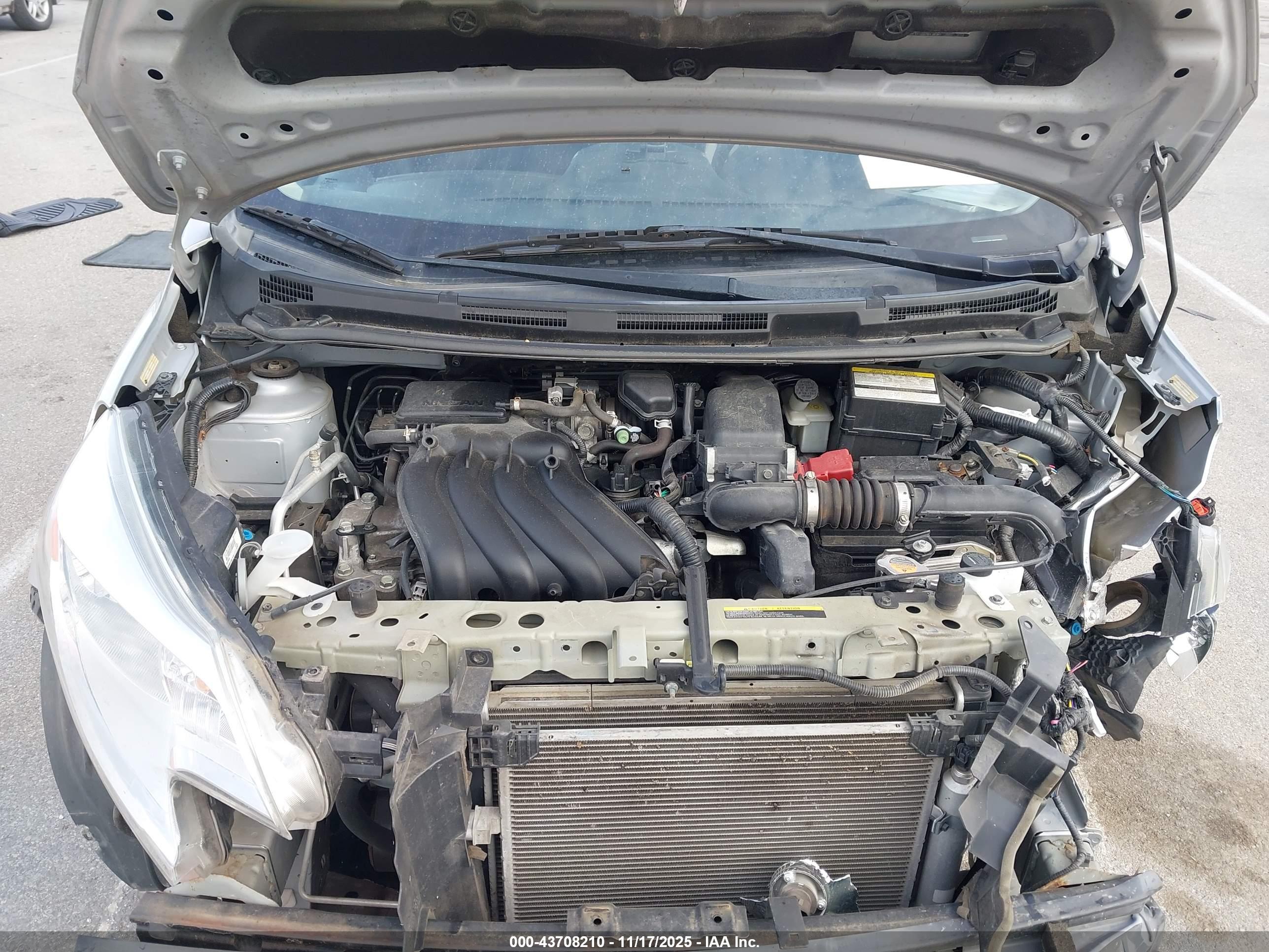 NISSAN VERSA image 10