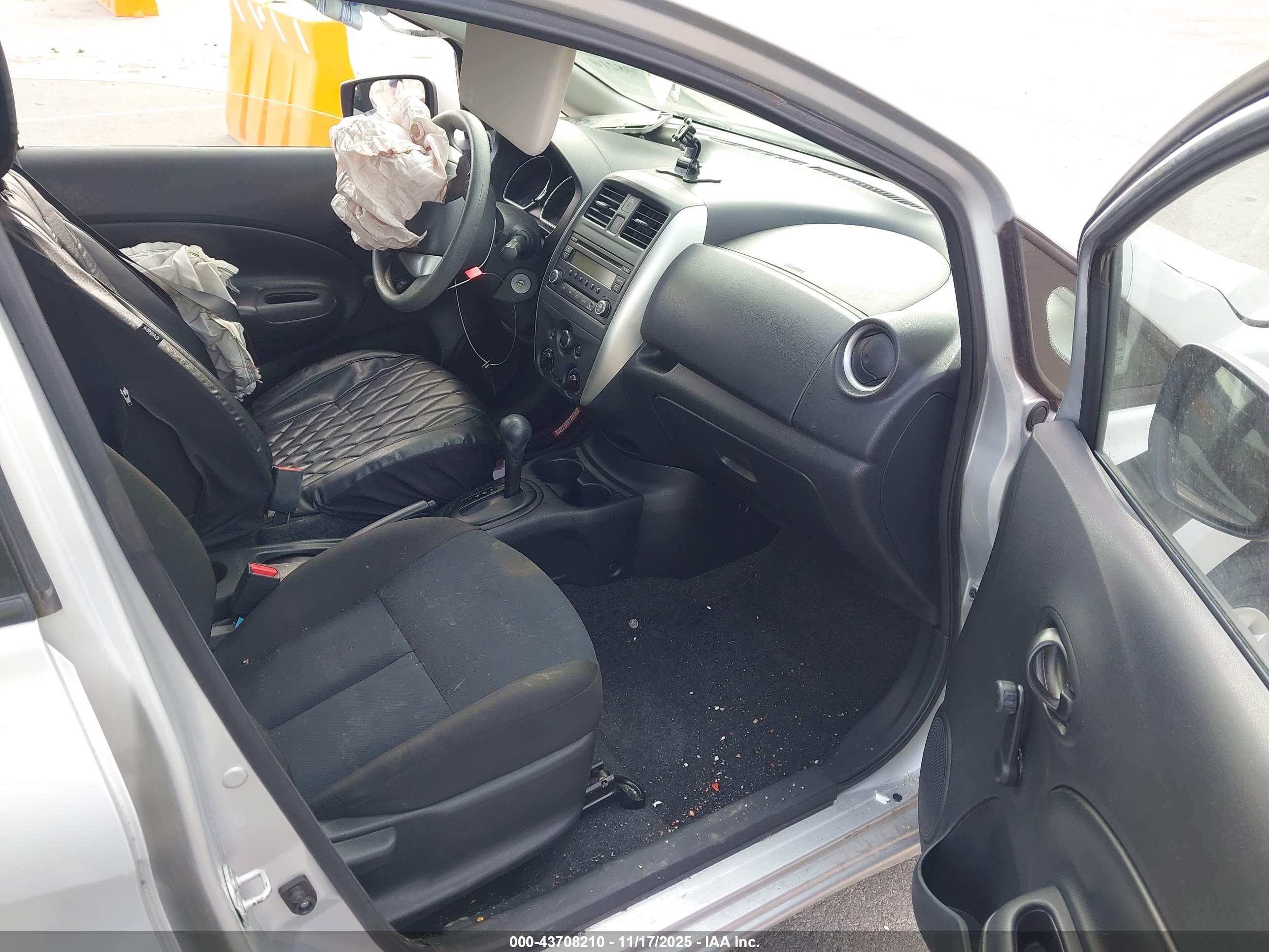 NISSAN VERSA image 5