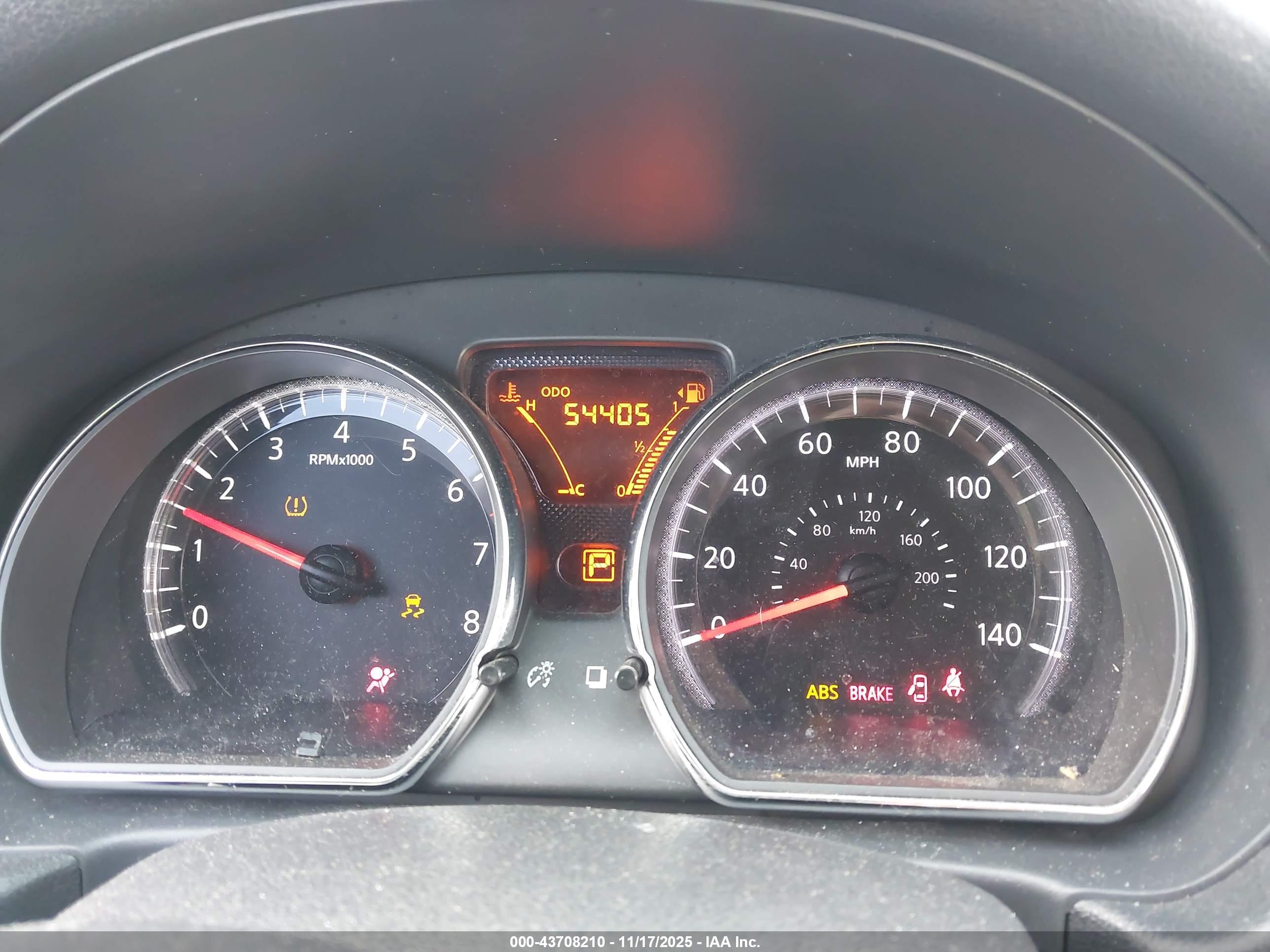 NISSAN VERSA image 7