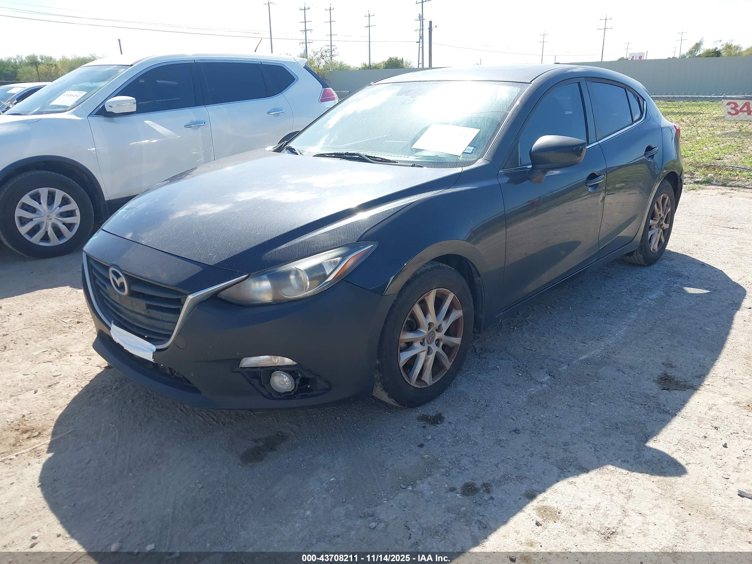 MAZDA MAZDA3 image 2