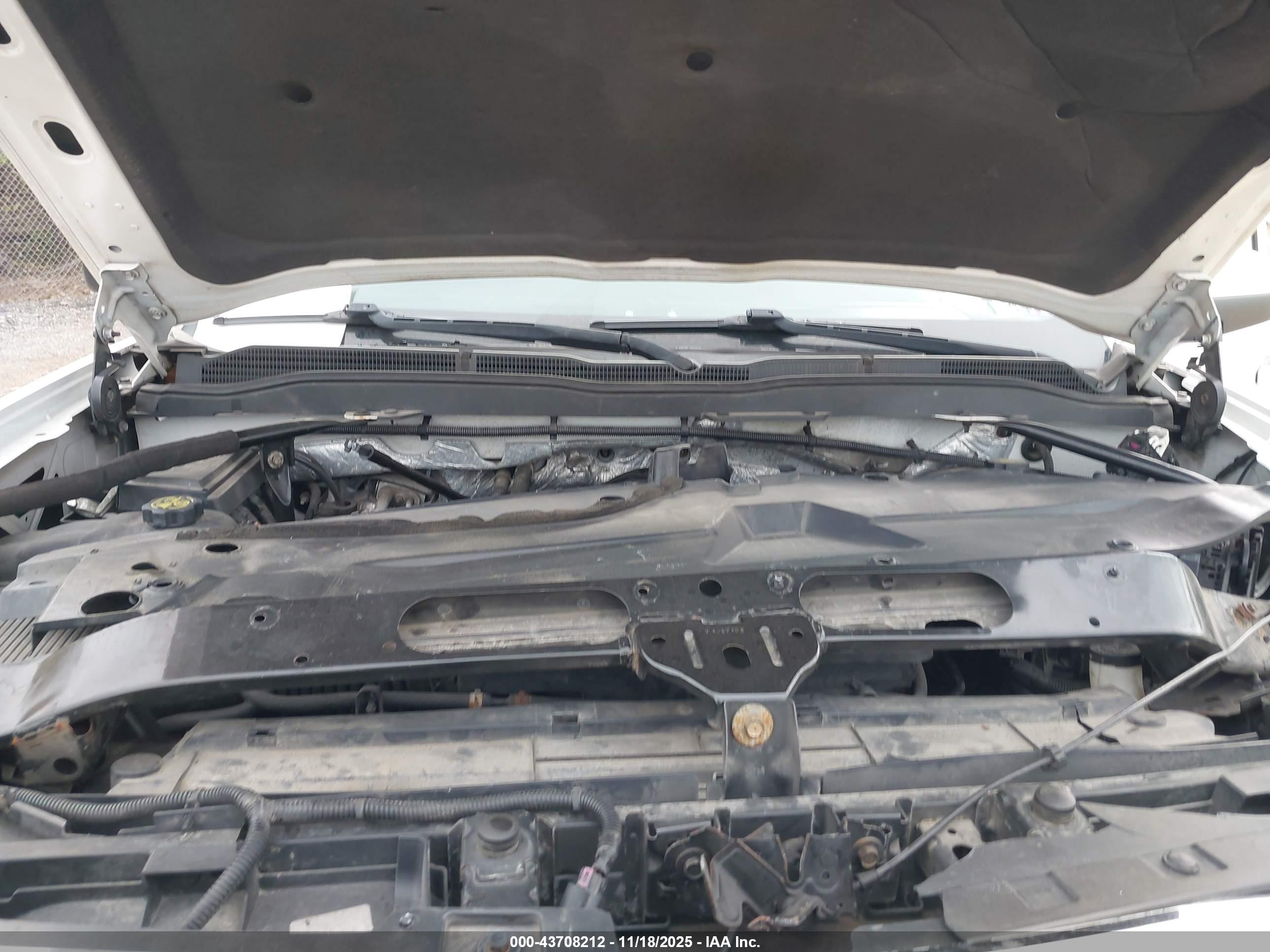 CHEVROLET SILVERADO image 10