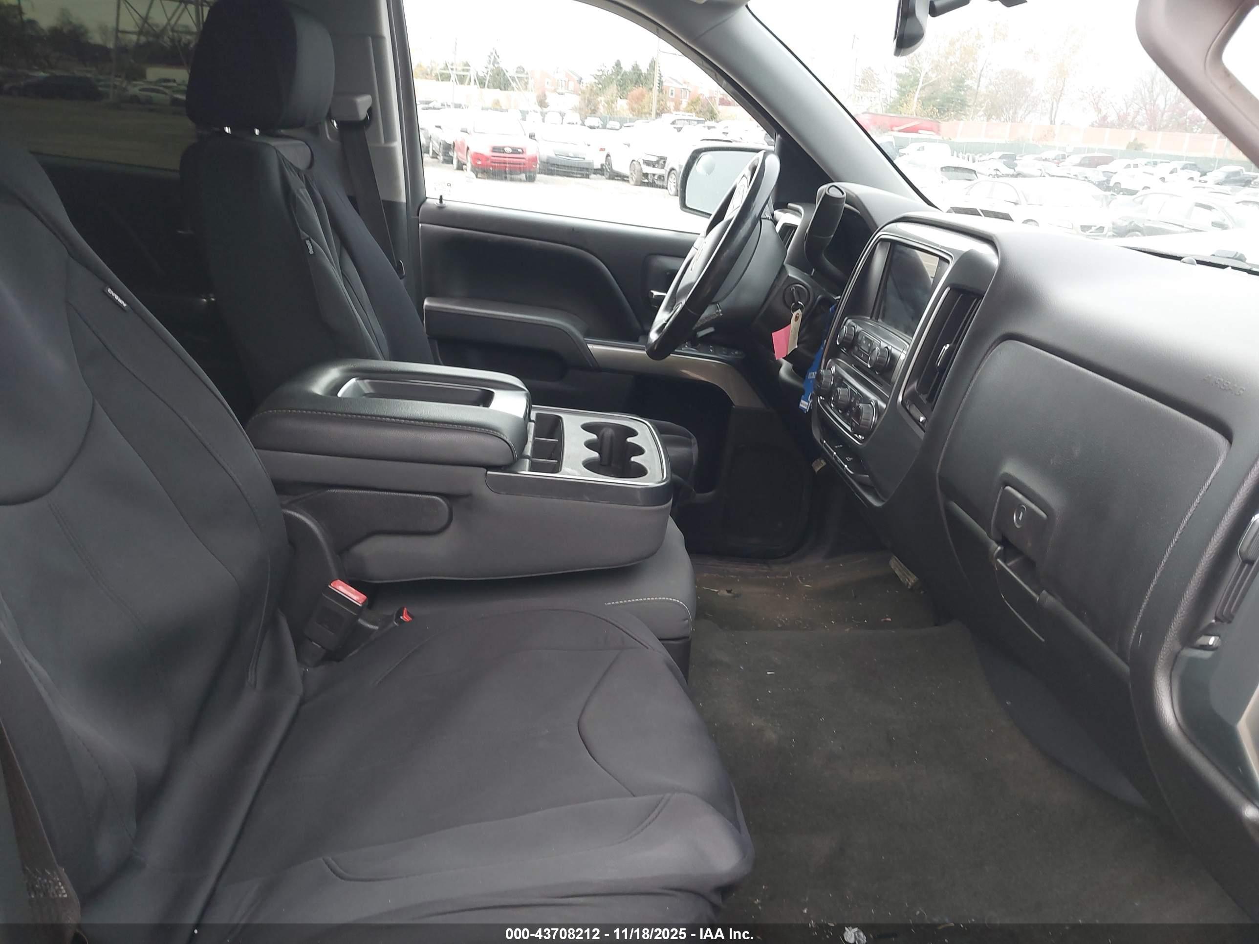 CHEVROLET SILVERADO image 5