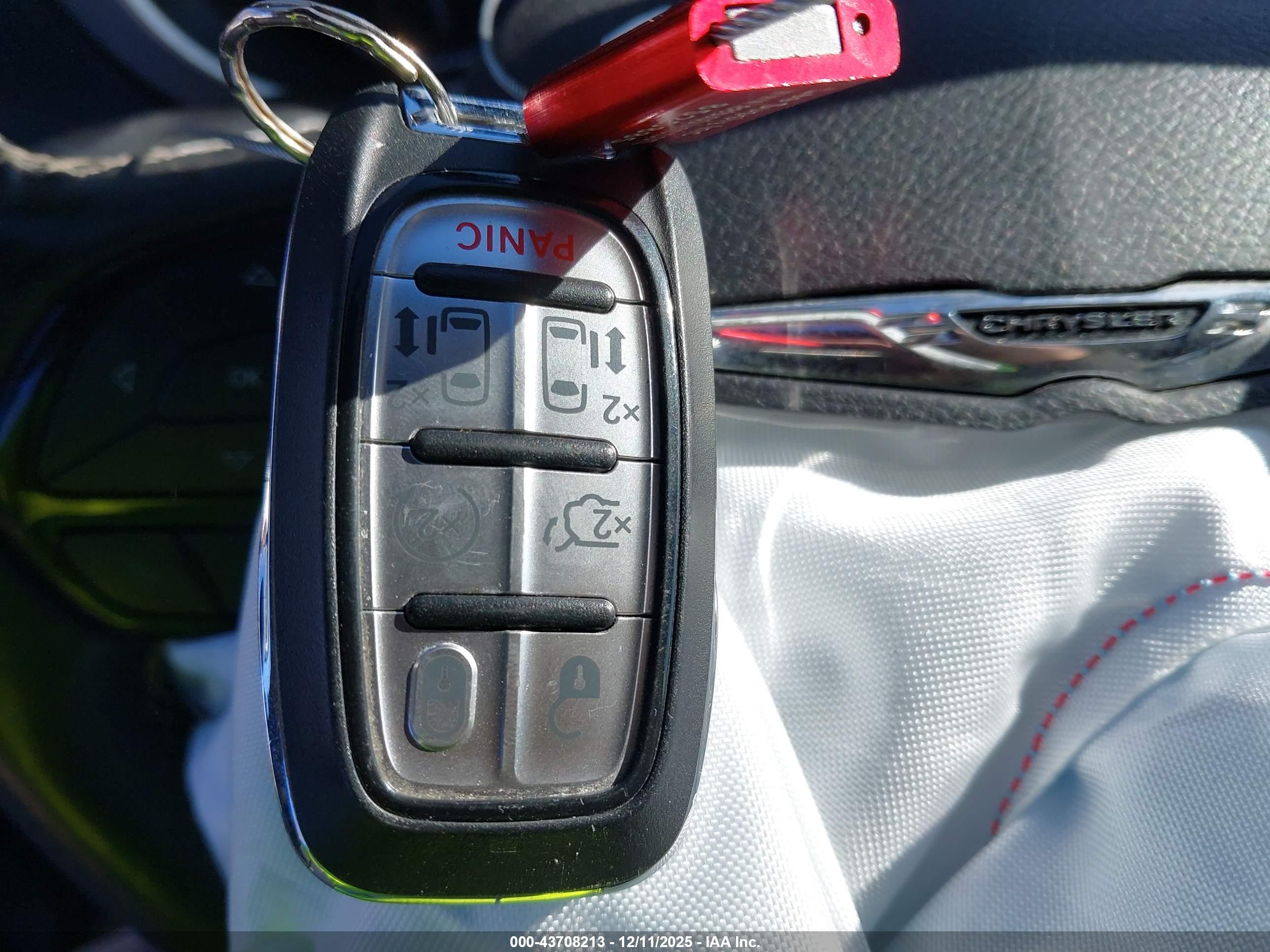 CHRYSLER PACIFICA image 11