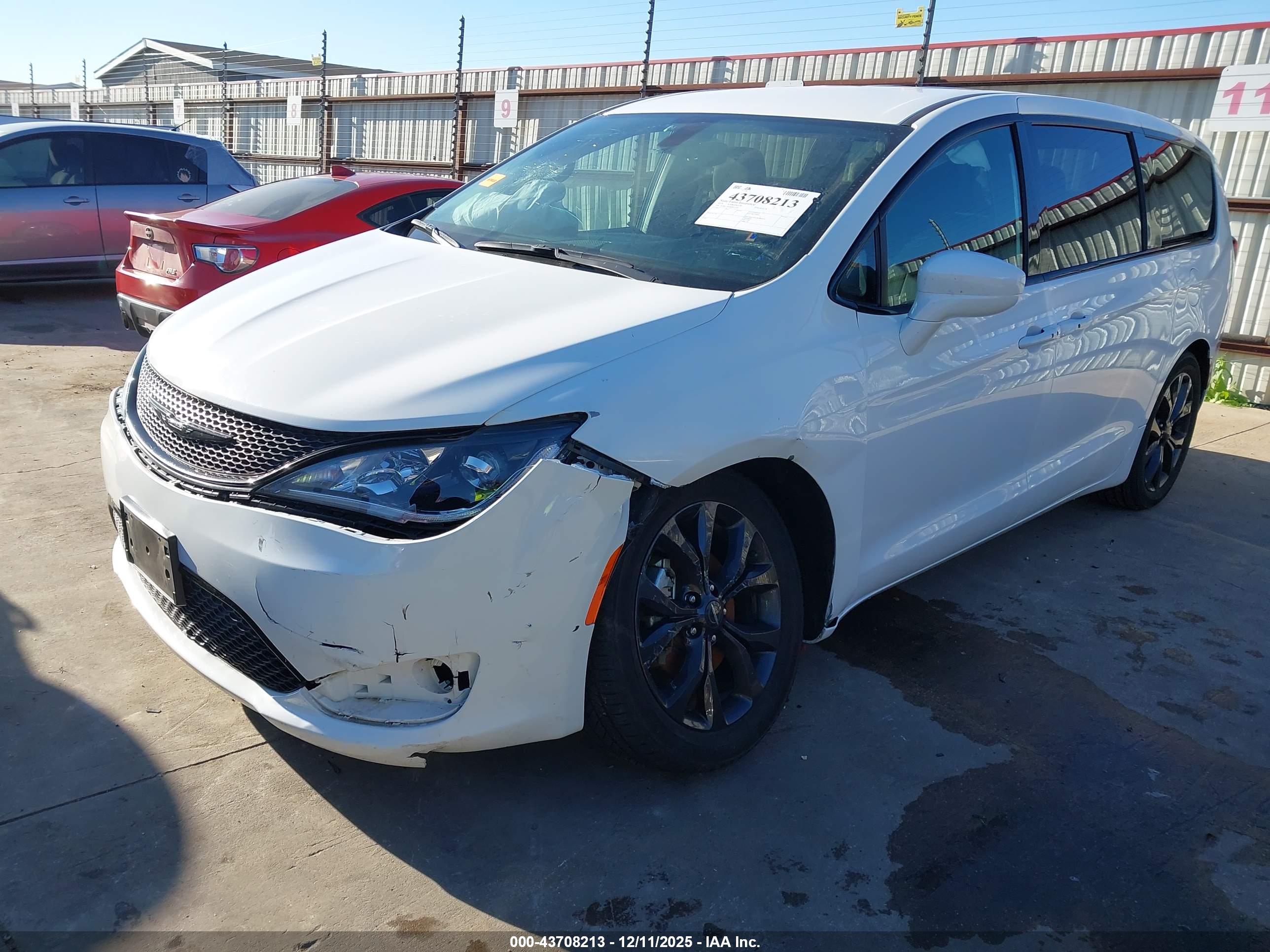 CHRYSLER PACIFICA image 2