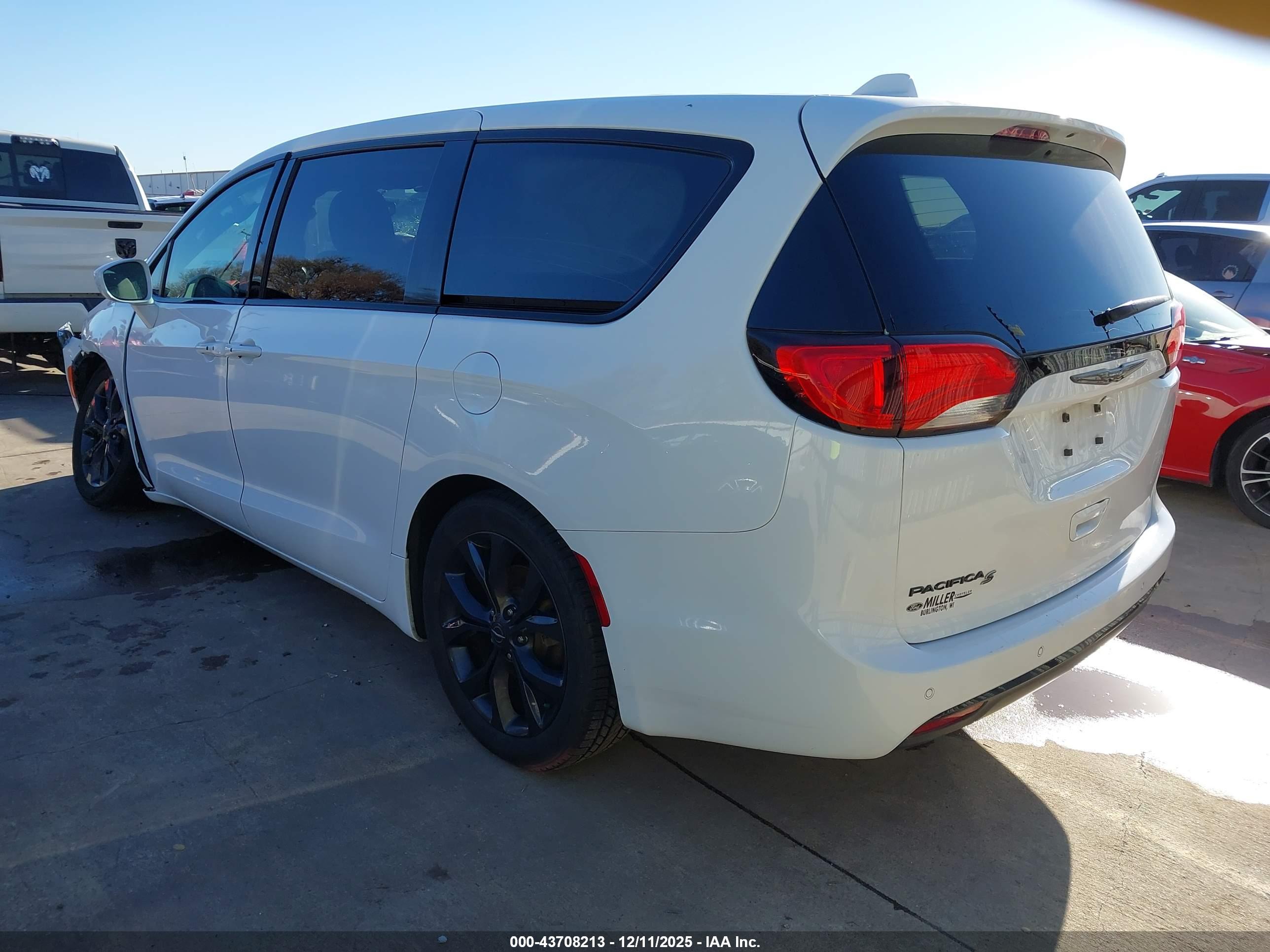 CHRYSLER PACIFICA image 3