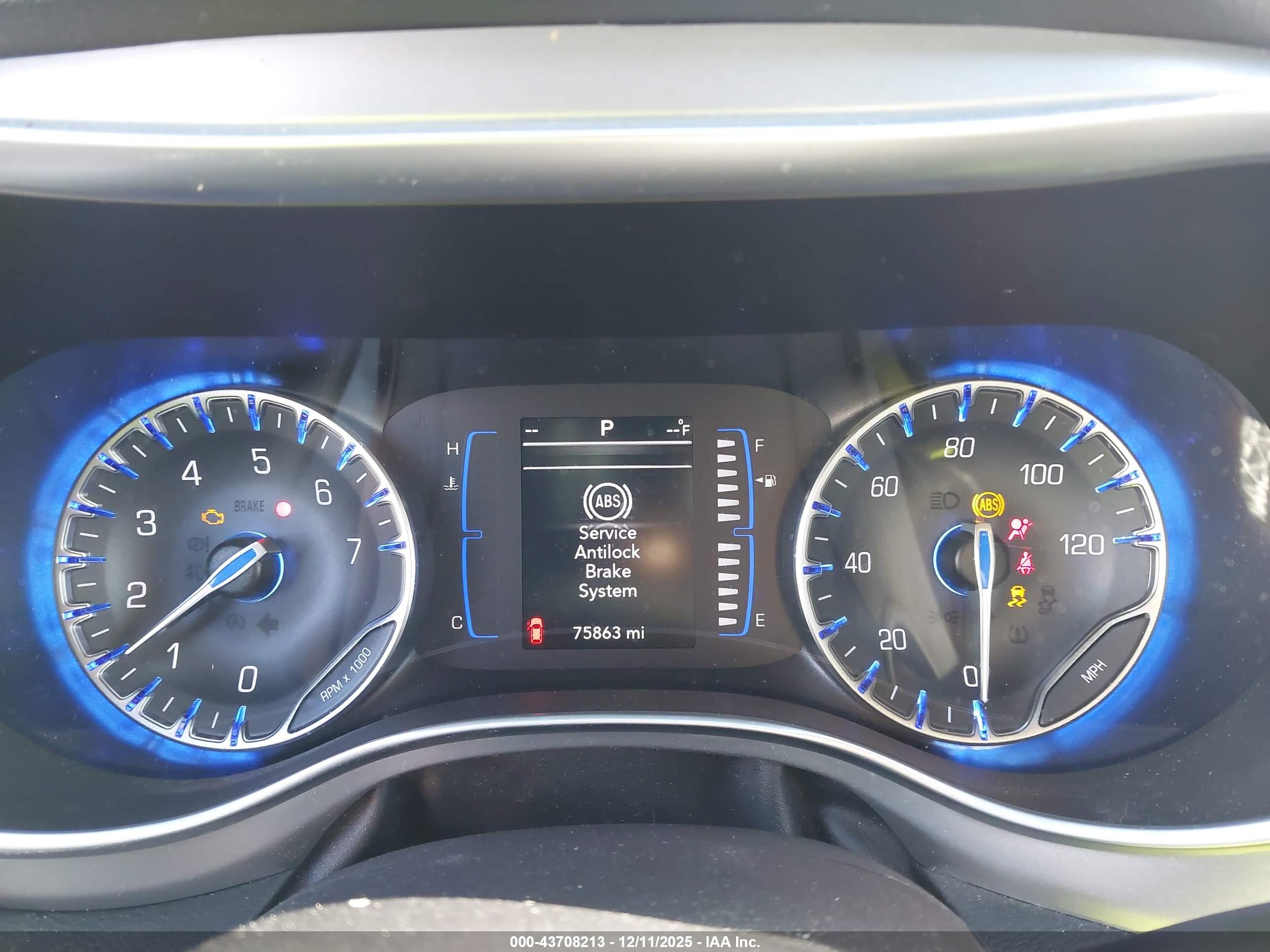 CHRYSLER PACIFICA image 7