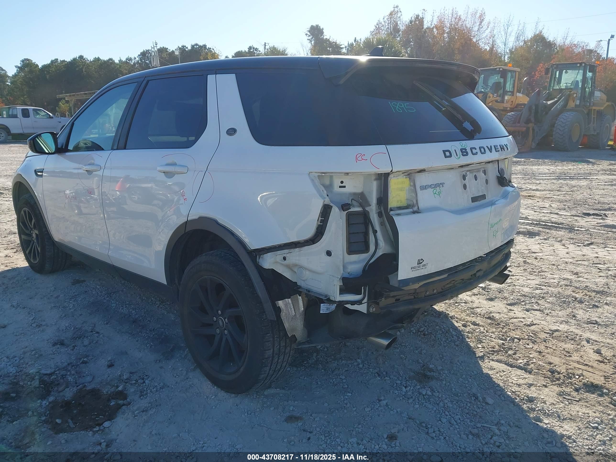 LAND ROVER image 3