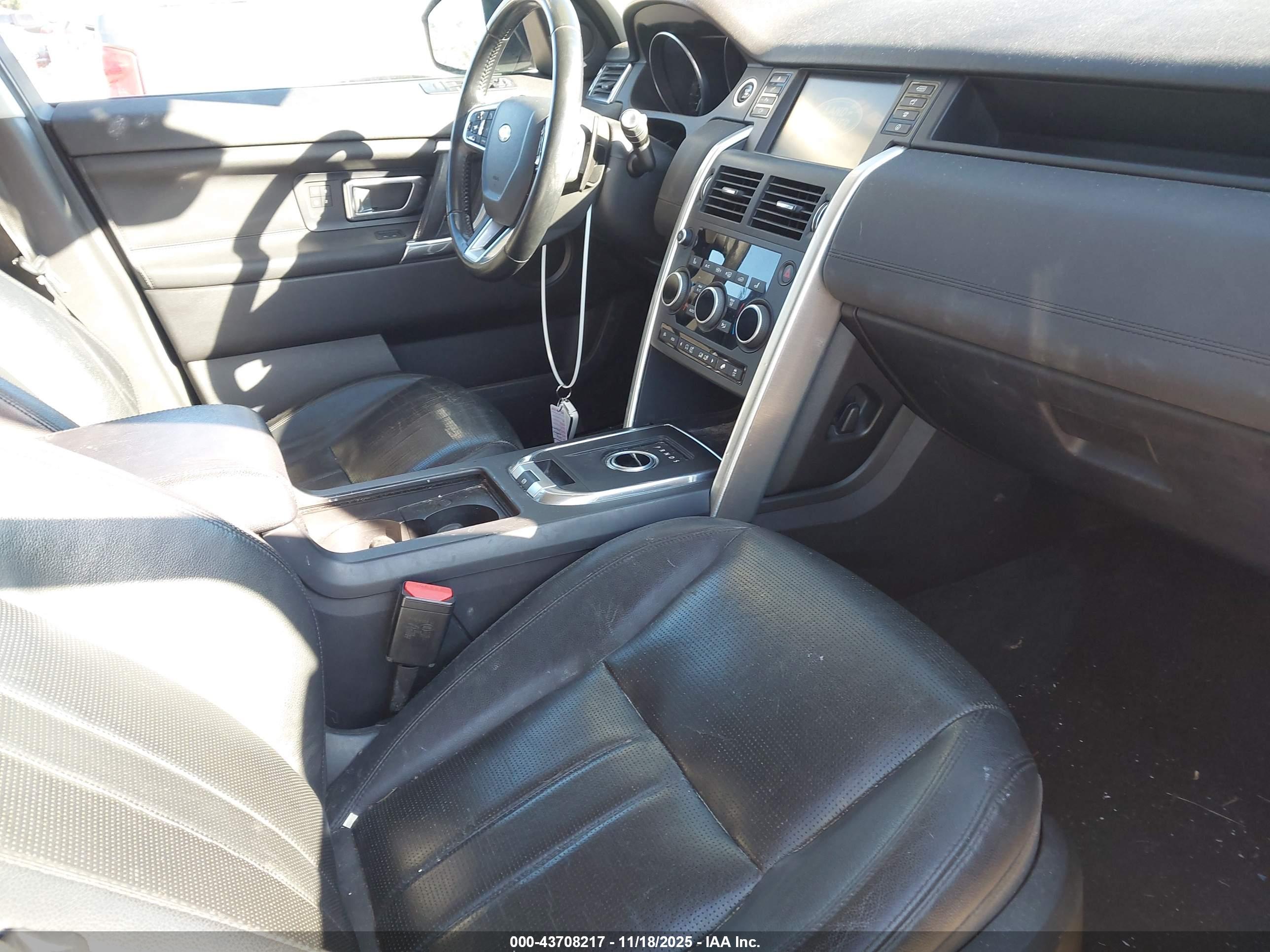 LAND ROVER image 5