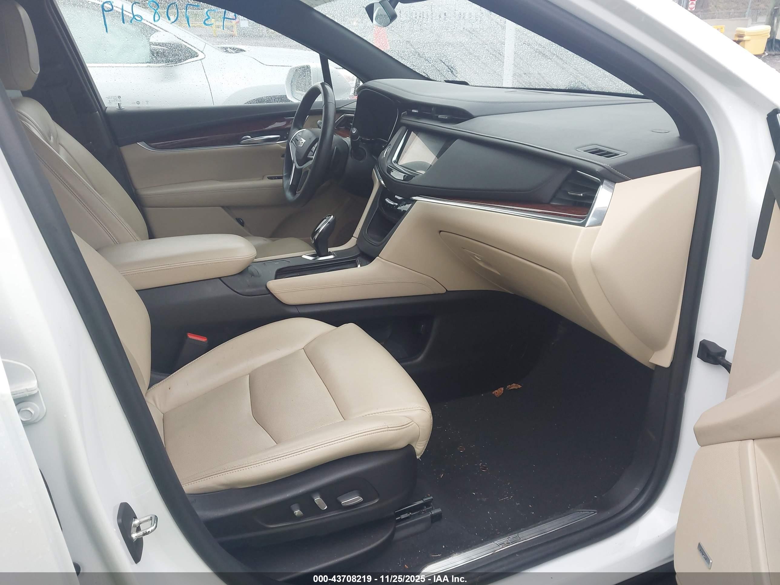 CADILLAC XT5 image 5