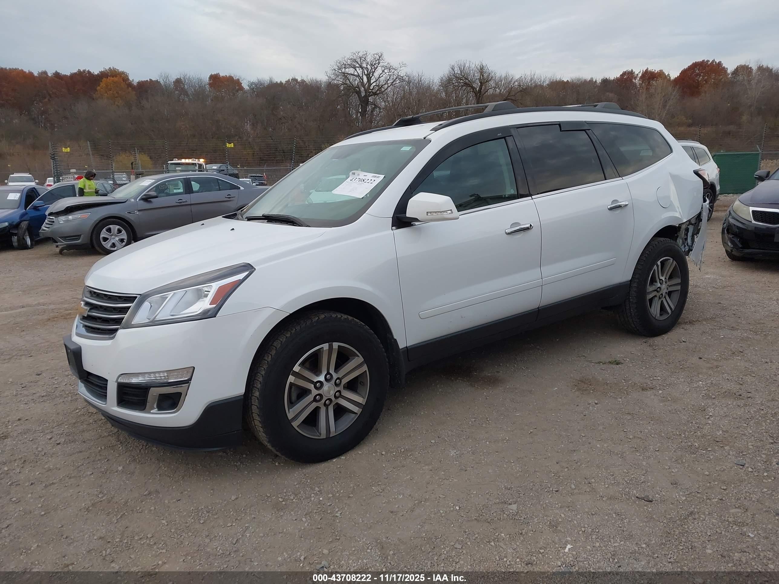 CHEVROLET TRAVERSE image 2